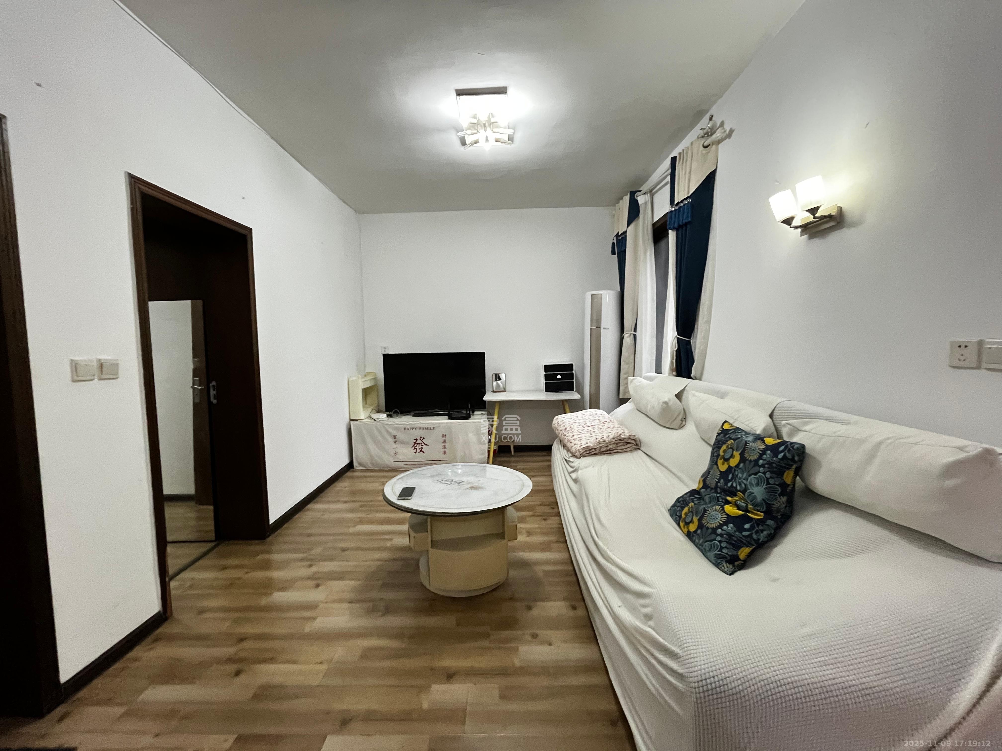 中建五局信和苑一区  3室2厅1卫    1800.0元/月室内图1