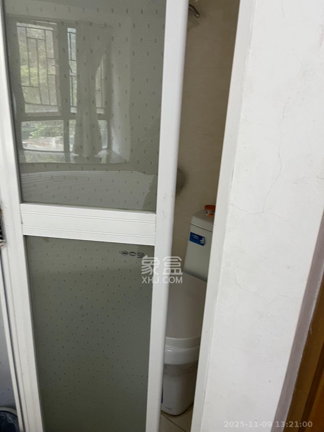 保利麓谷林语A区  3室2厅2卫    2000.0元/月室内图