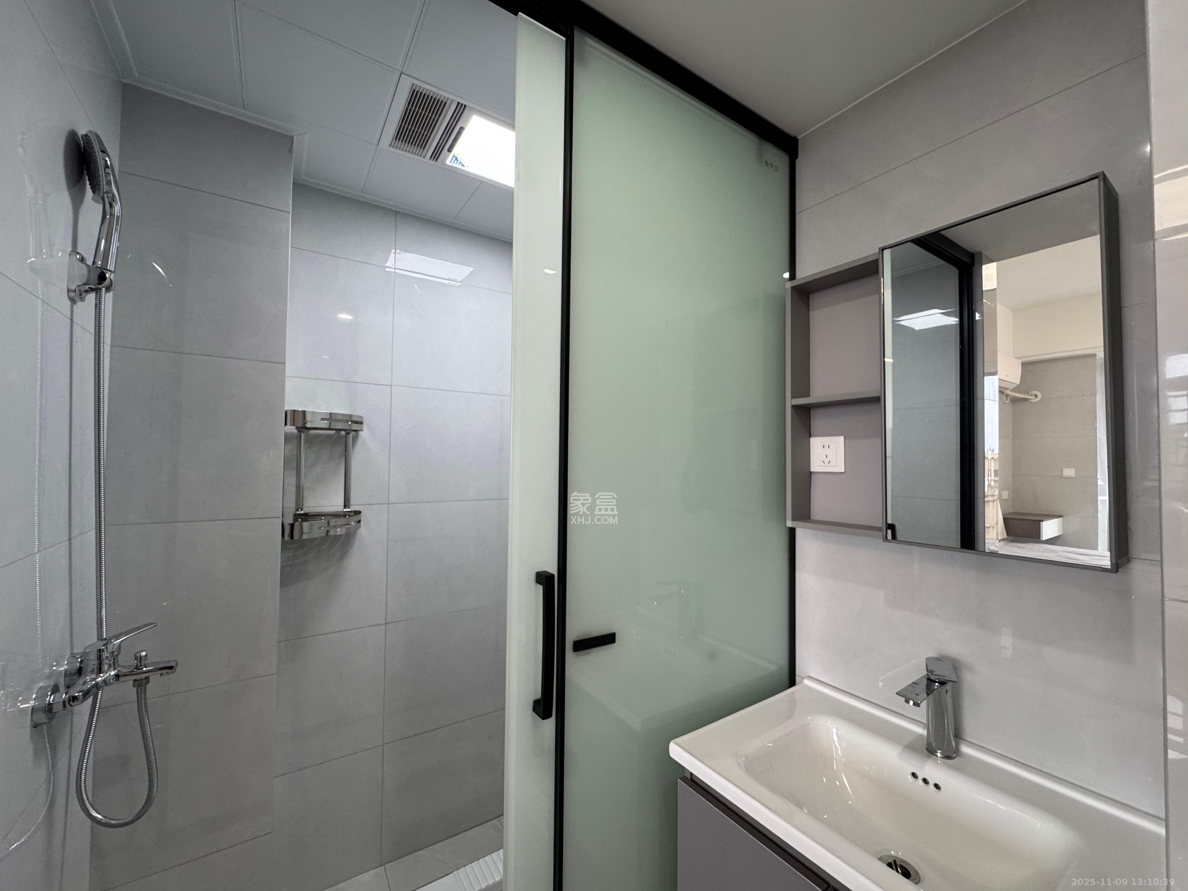 嘉雨兴园  1室1厅1卫    2000.0元/月室内图