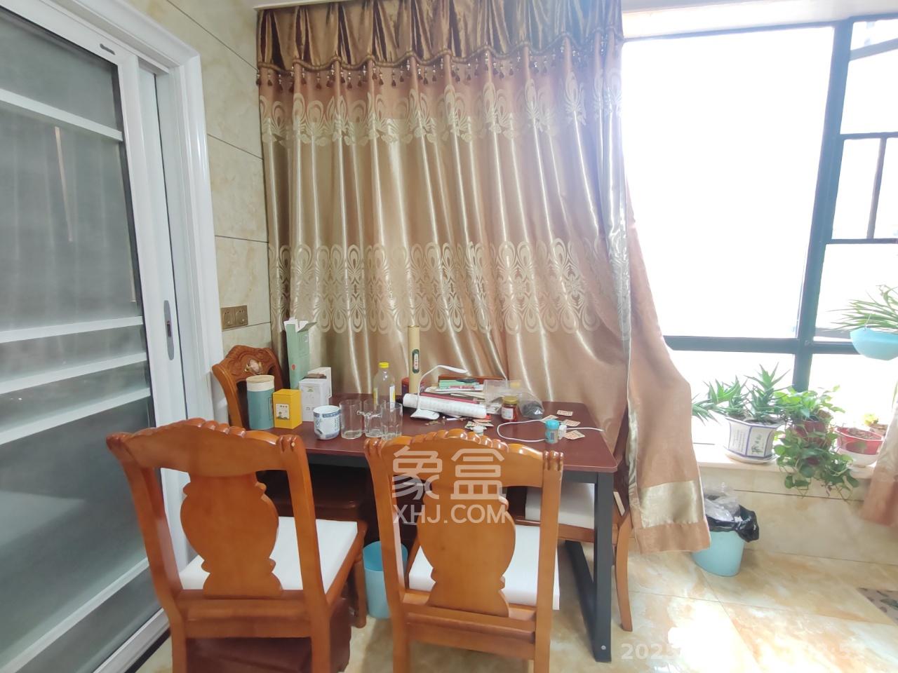 枫华府第  1室2厅2卫    1500.0元/月室内图