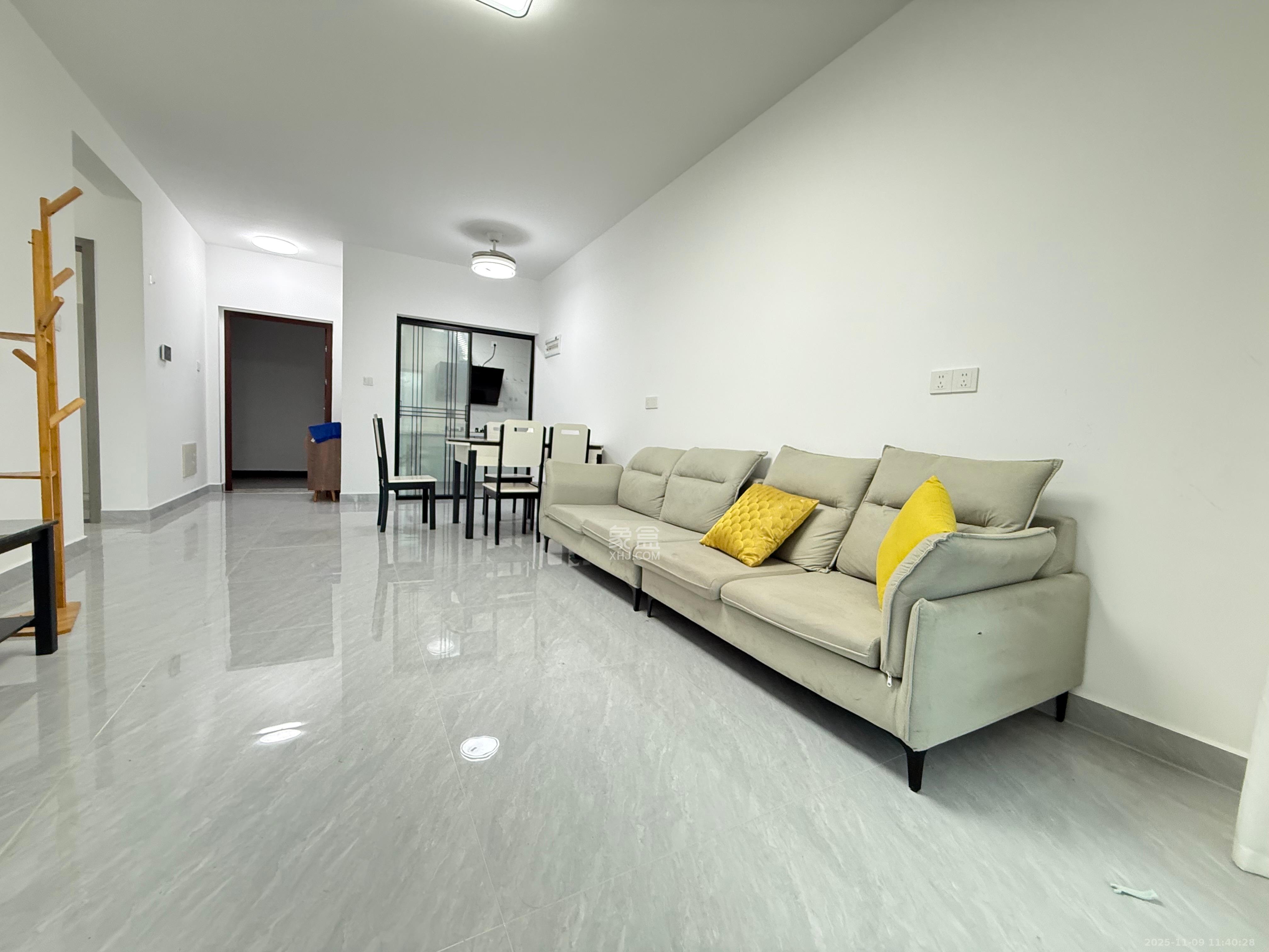 河畔华府  2室2厅1卫    2100.0元/月室内图