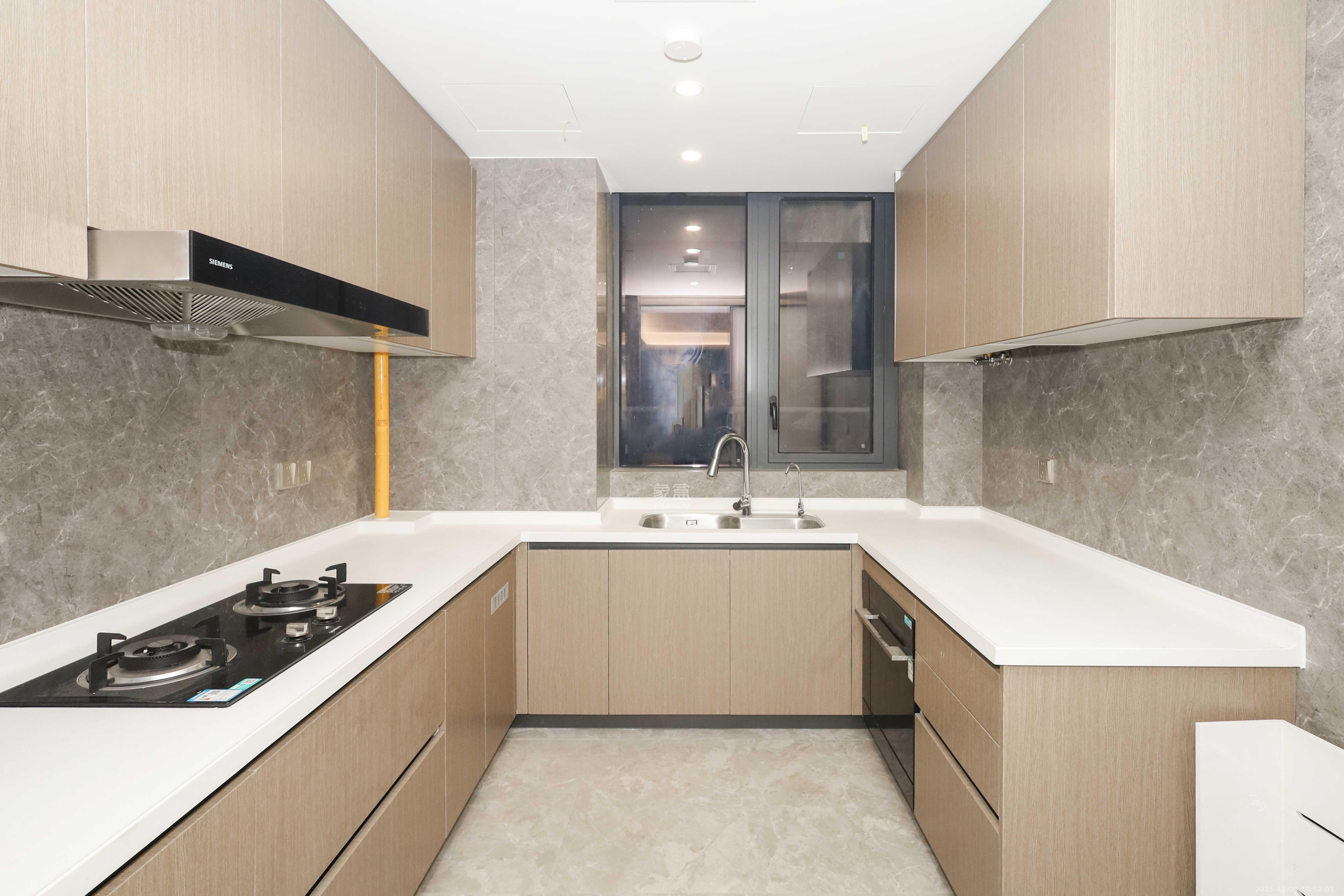 绿城招商桂语雲峯  4室2厅2卫    288.0万厨房