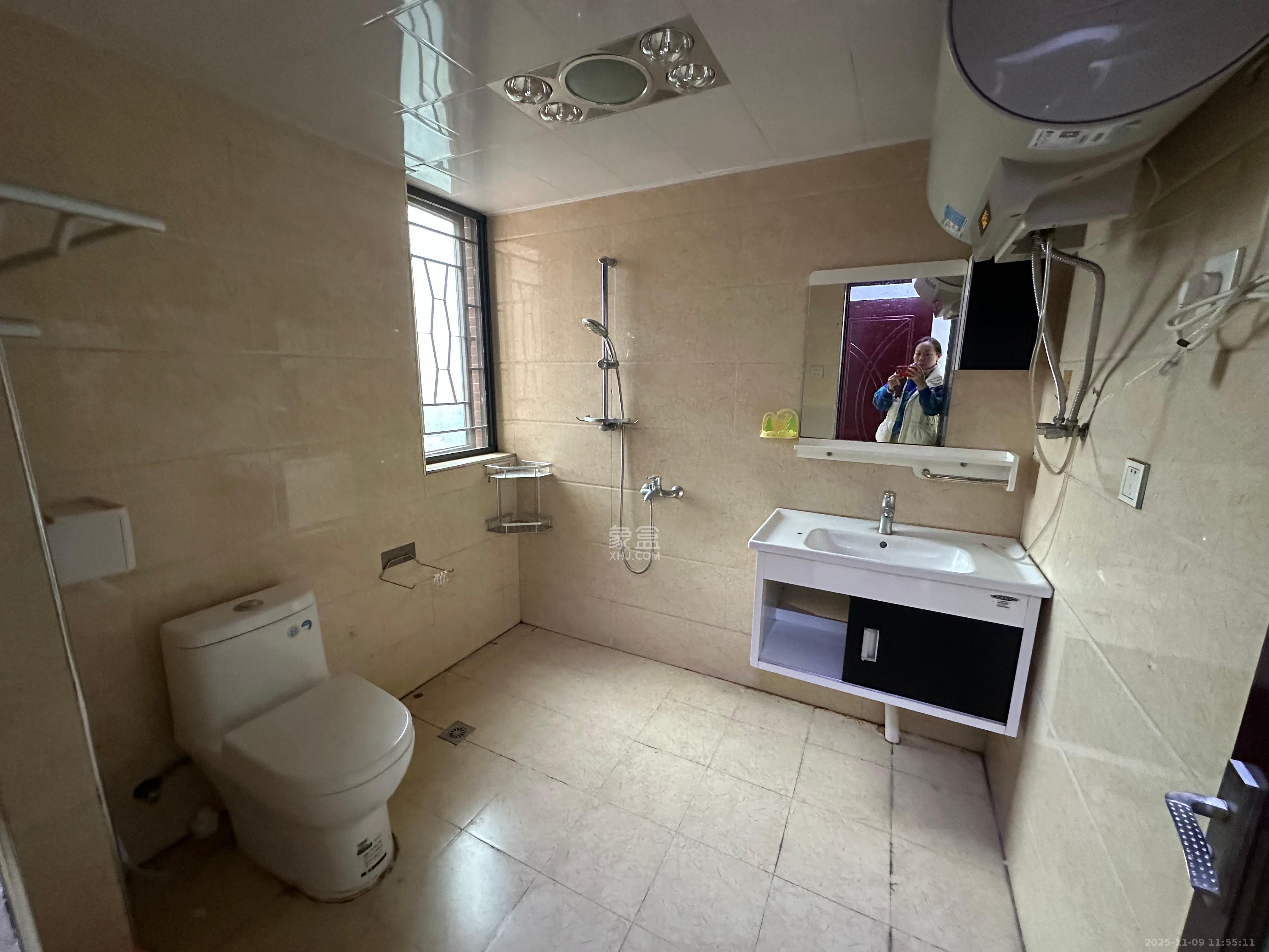 盛地尊域 4室2厅2卫 2100.0元/月 盛地尊域 4室2厅2卫 2100.0元/月室内图