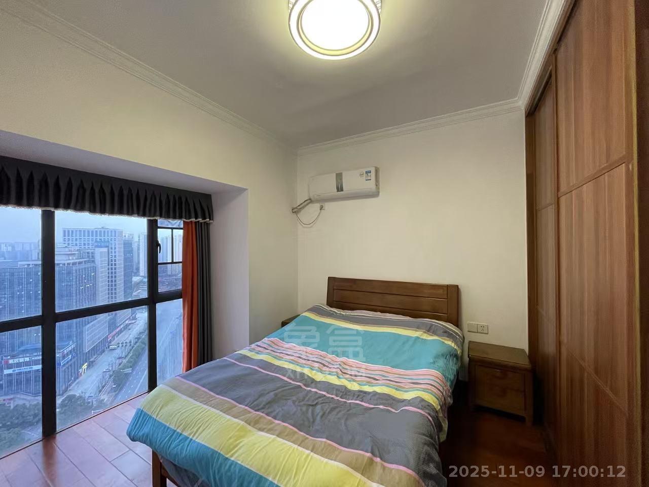 流金岁月-华晨国际  3室2厅1卫    2400.0元/月室内图