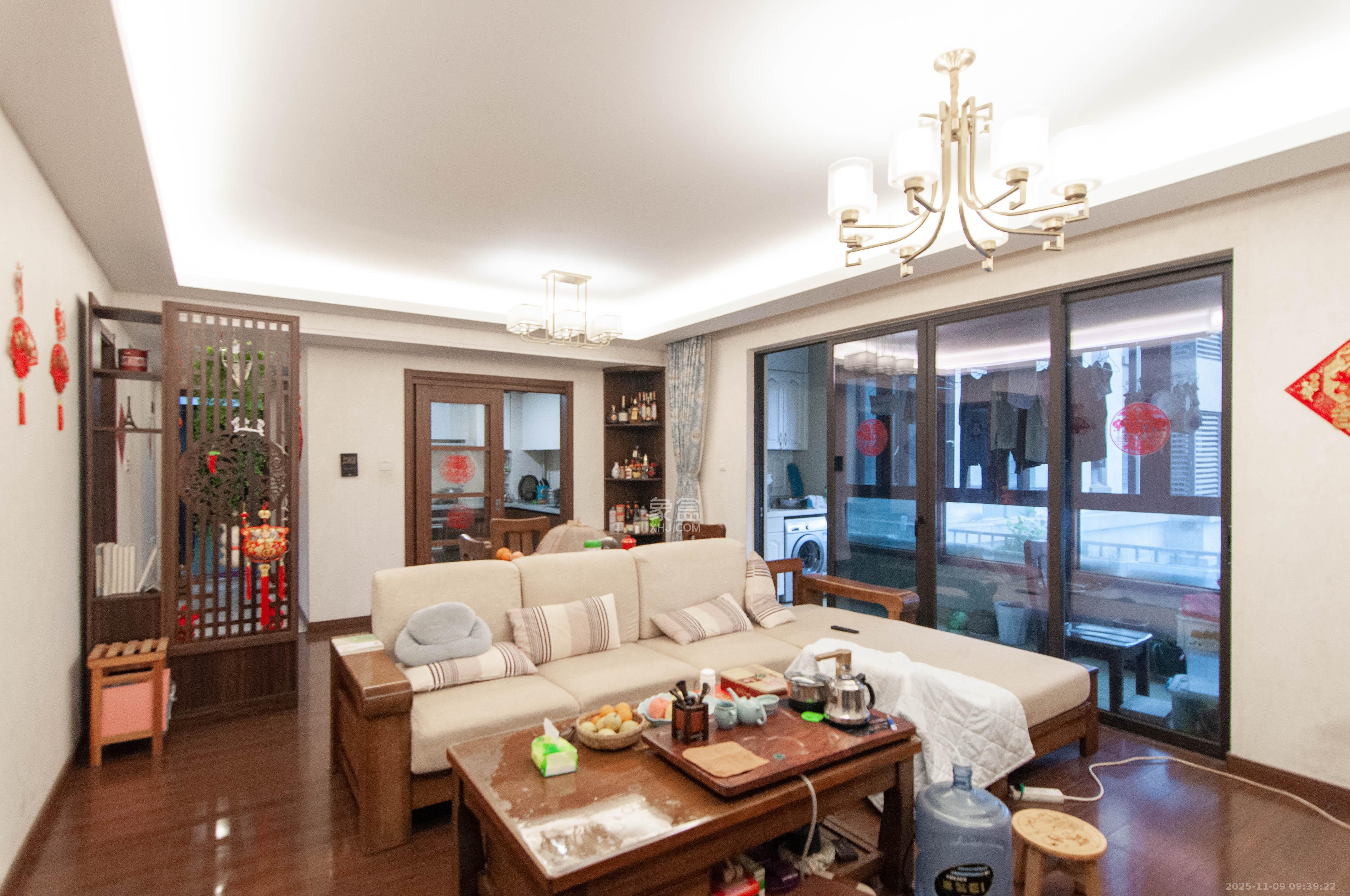 万科里梅溪郡  3室2厅2卫    192.0万客厅