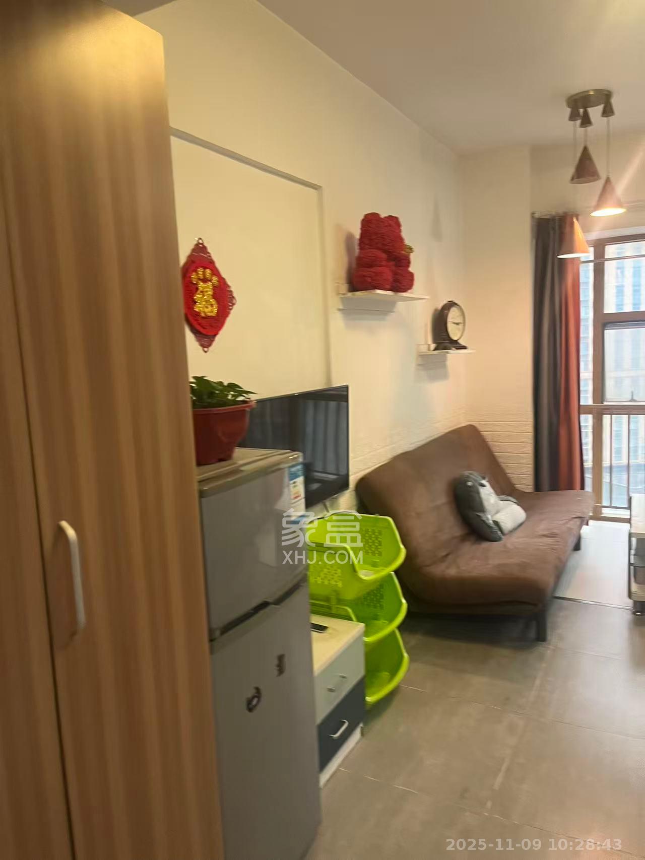 天健芙蓉盛世一期  1室1厅1卫    1600.0元/月室内图