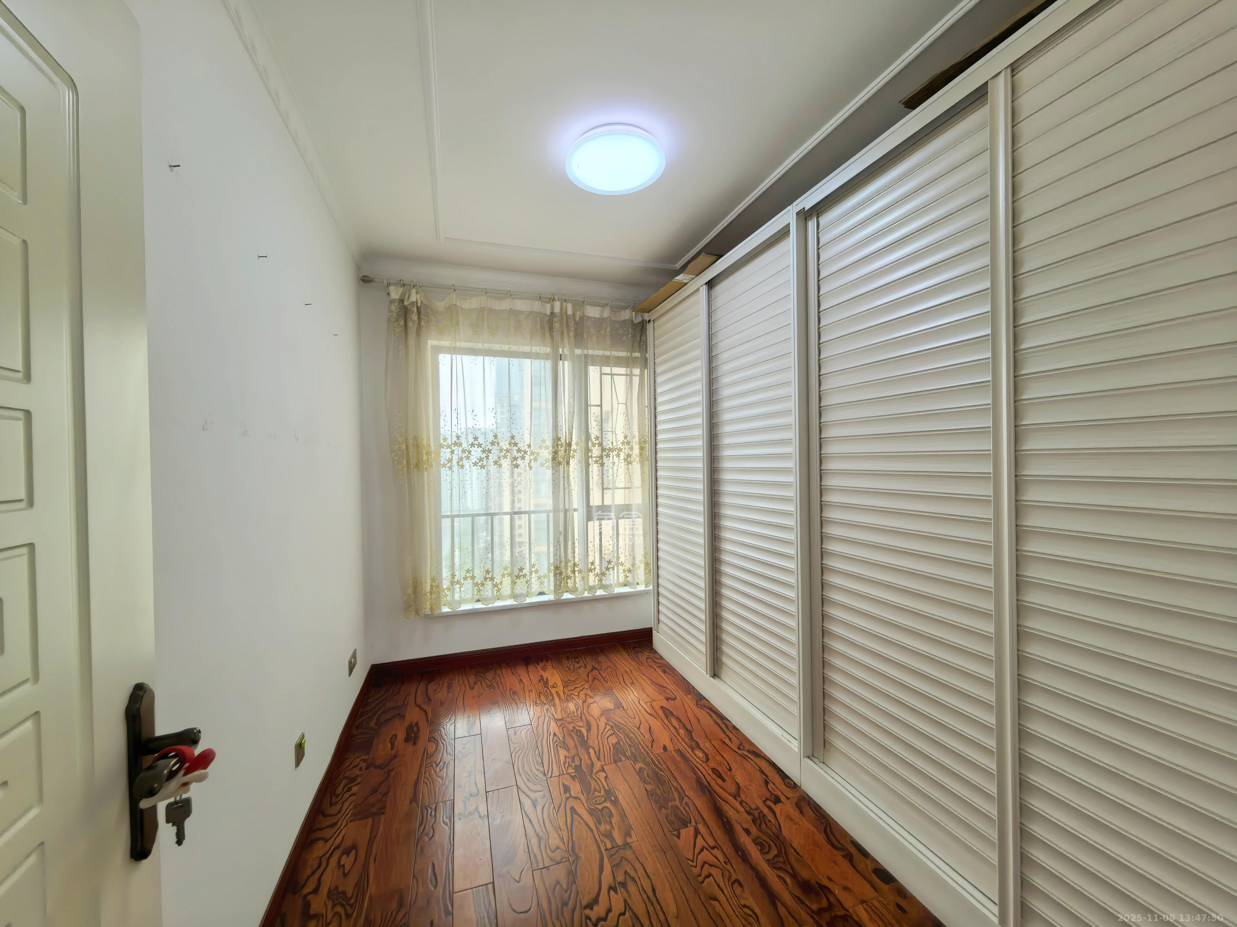 中城丽景香山园  3室2厅2卫    3500.0元/月室内图