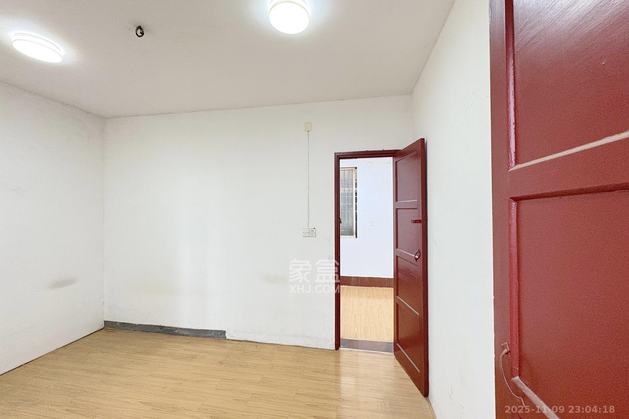 信丰民居 2室2厅1卫 70.0万 信丰民居 2室2厅1卫 70.0万卧室