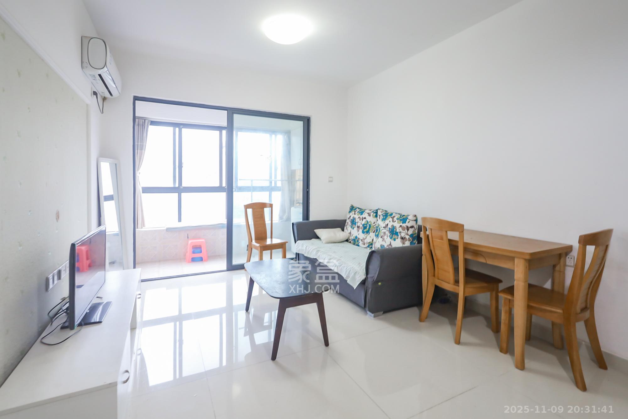 兰亭都荟（璟峰苑）  2室2厅1卫    79.2万客厅