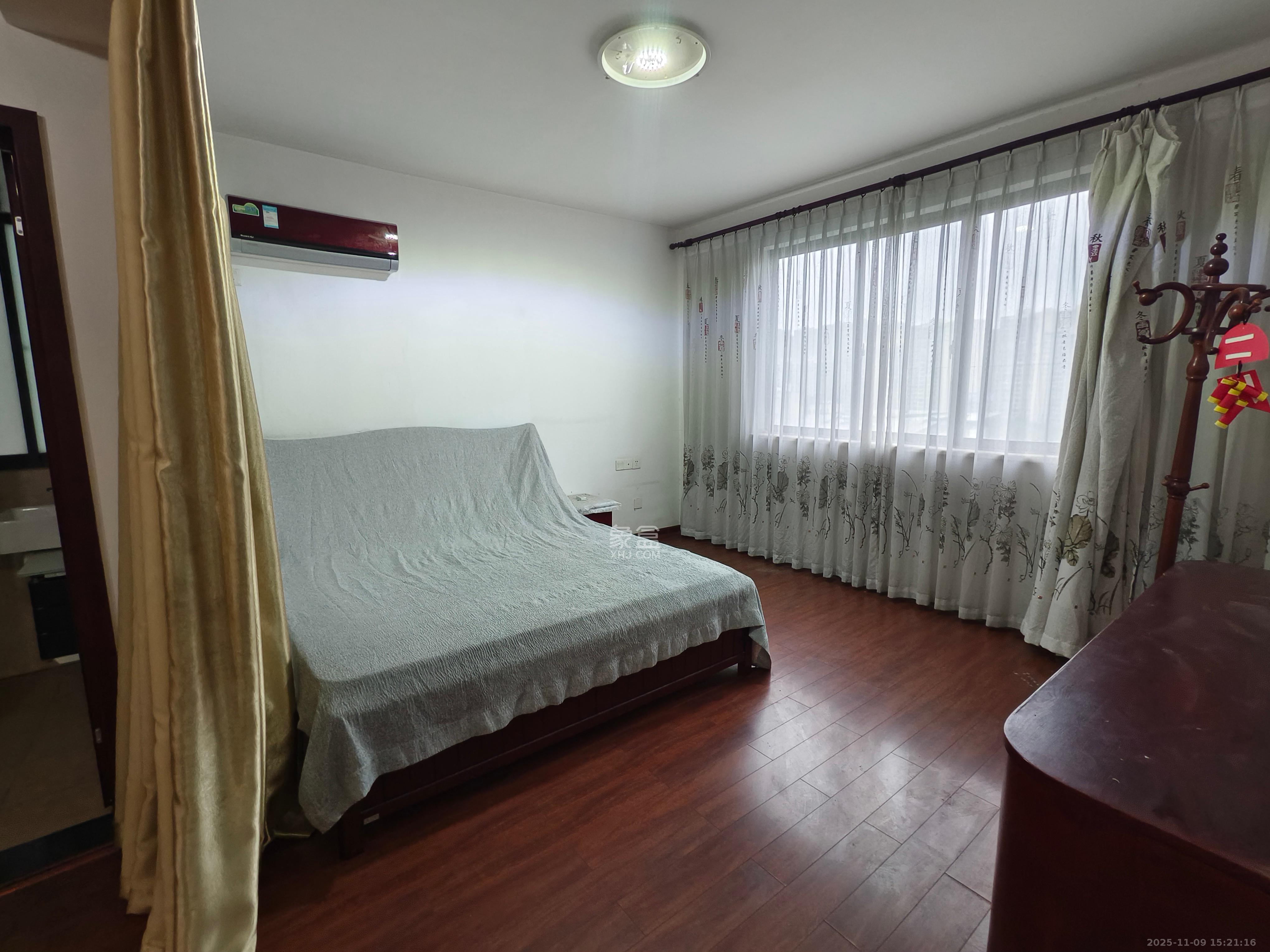 阳光100一期、四五期 4室2厅2卫 2800.0元/月 阳光100一期、四五期 4室2厅2卫 2800.0元/月室内图