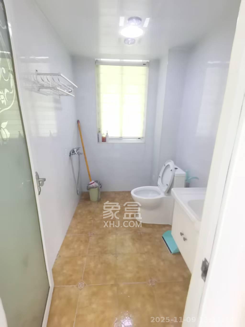 绿地海外滩一期 3室2厅1卫 1700.0元/月 绿地海外滩一期 3室2厅1卫 1700.0元/月室内图