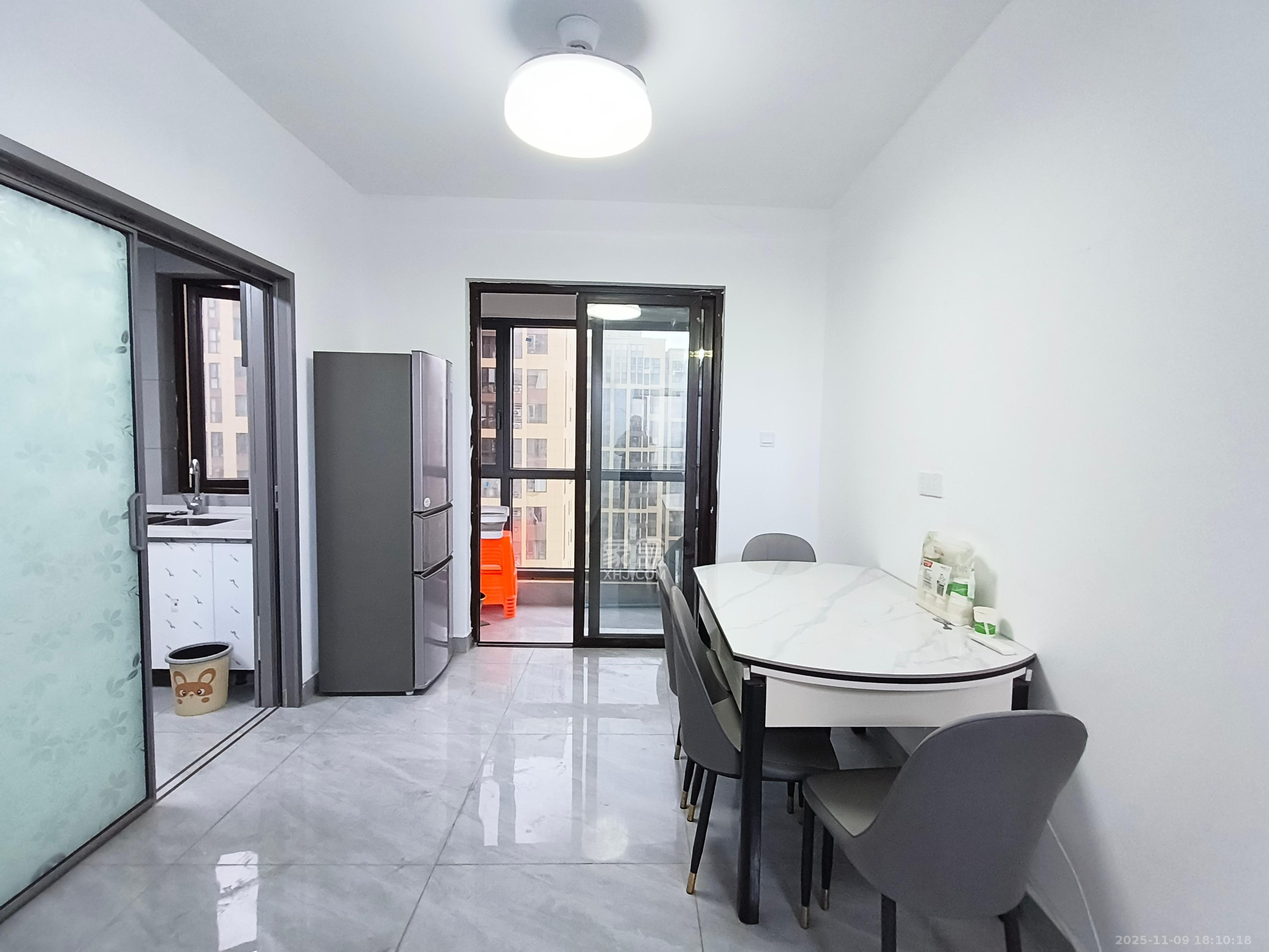 卓越蔚蓝城邦 3室2厅2卫 2200.0元/月 卓越蔚蓝城邦 3室2厅2卫 2200.0元/月室内图