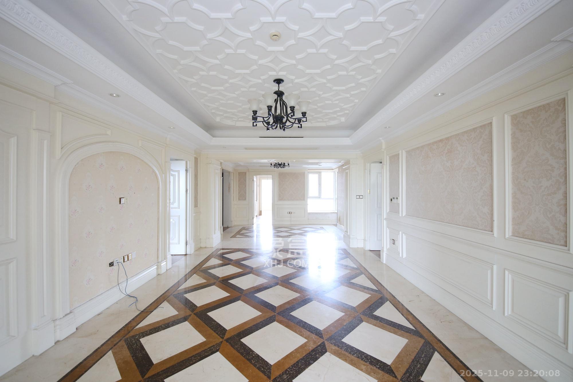 万达公馆  3室2厅3卫    235.0万