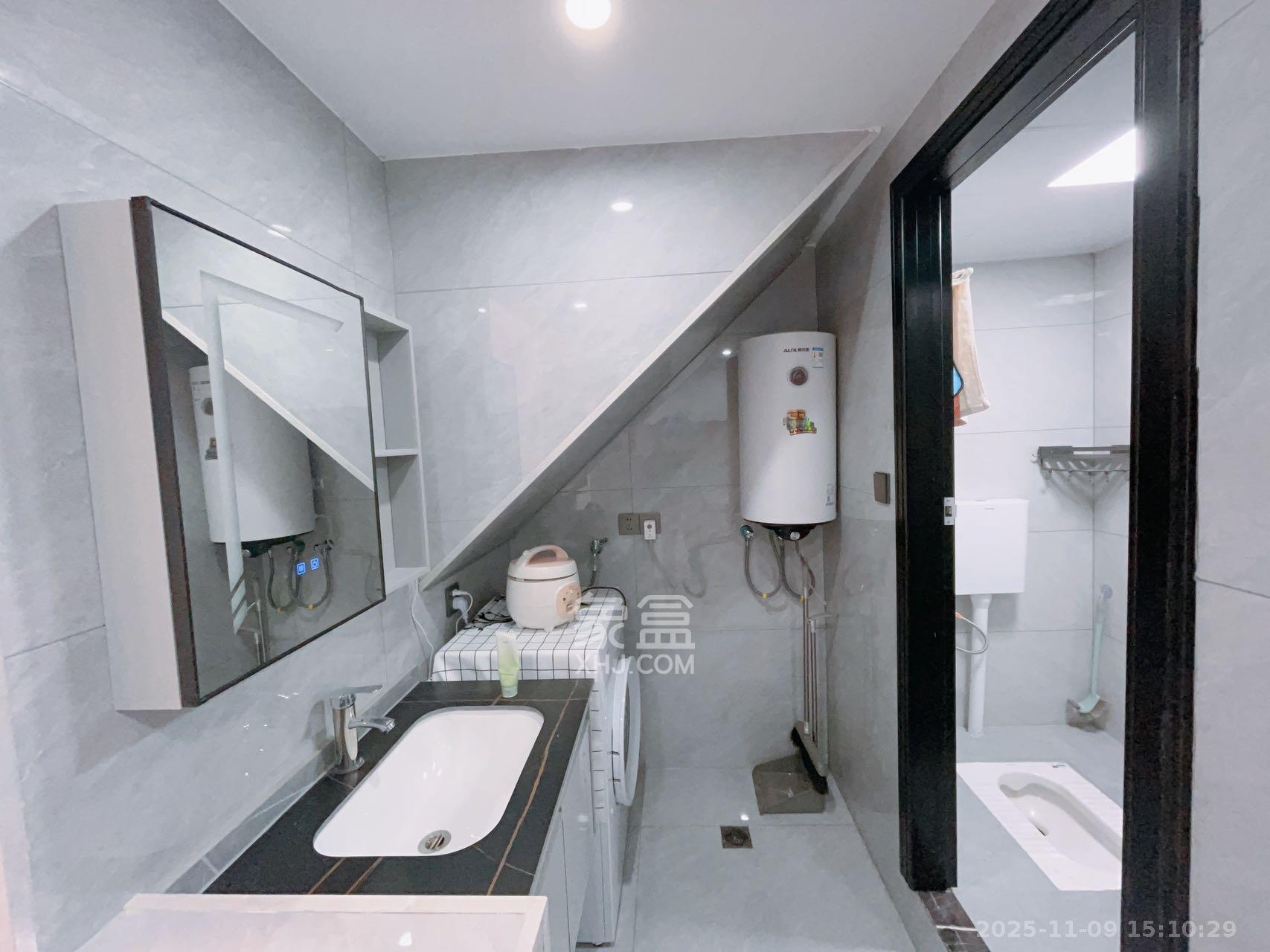 保利天禧EF区  2室2厅1卫    2600.0元/月室内图