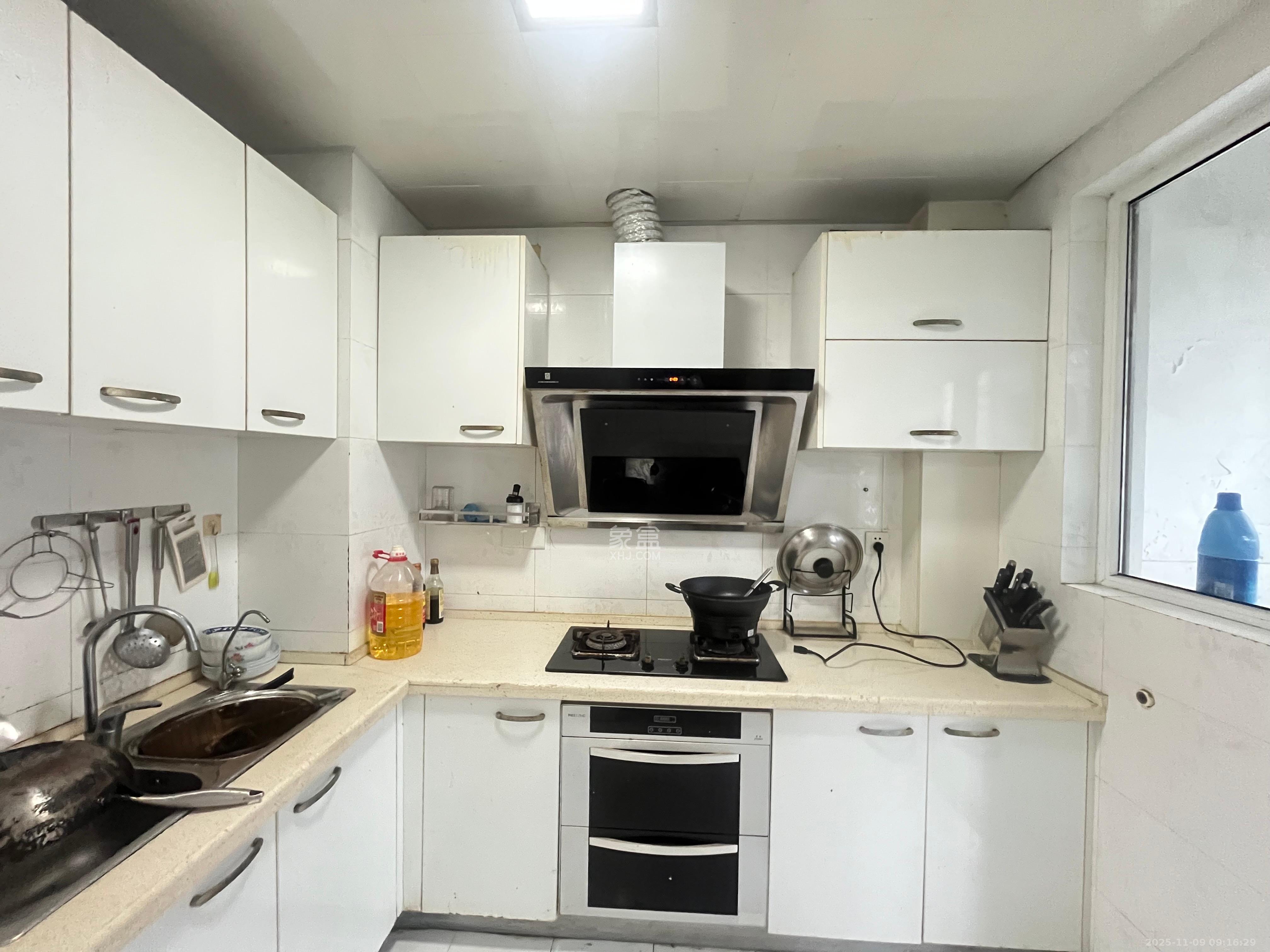 银港水晶城 3室2厅2卫 2600.0元/月 银港水晶城 3室2厅2卫 2600.0元/月室内图