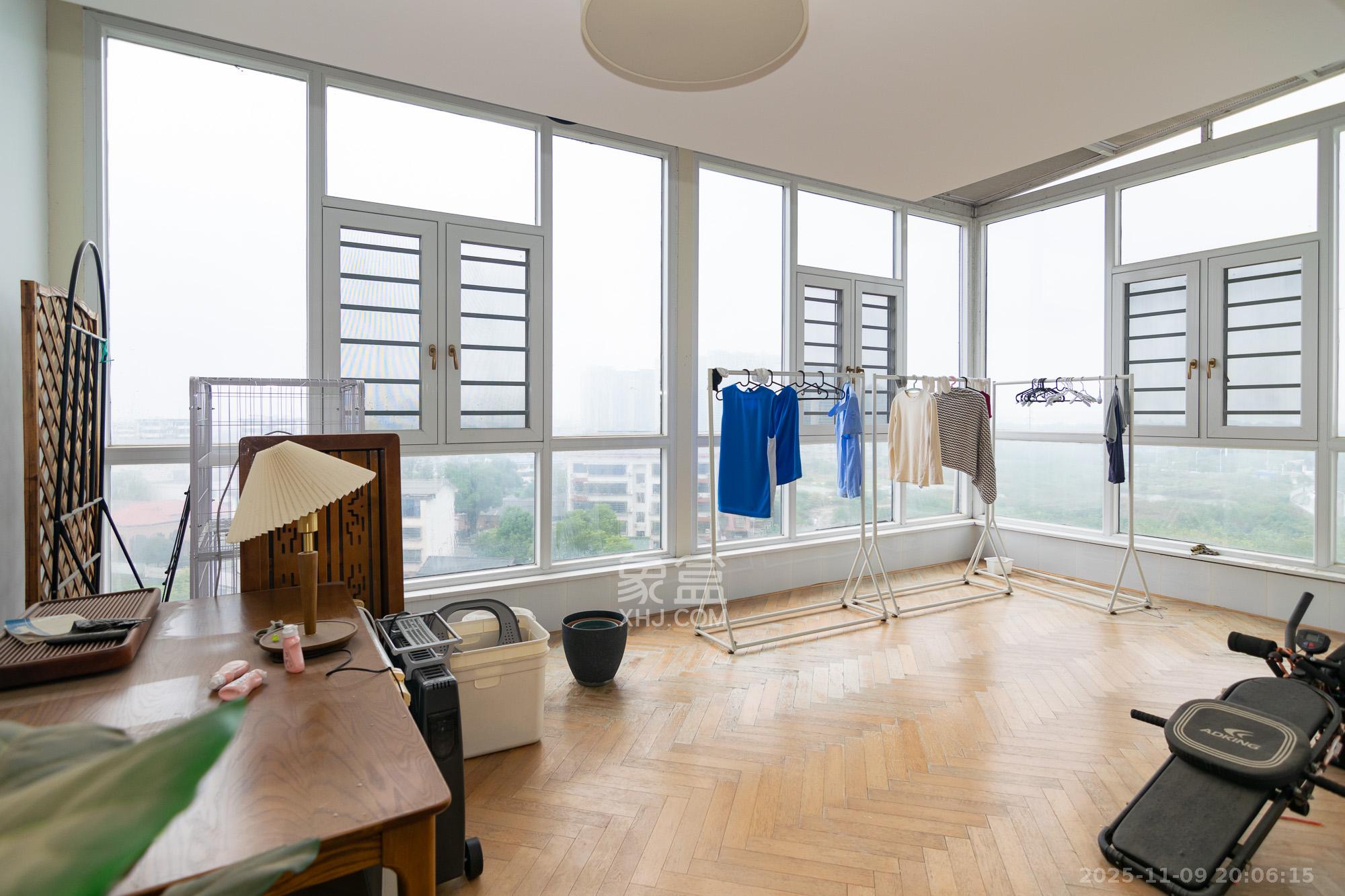 丽景华庭  4室2厅2卫    110.0万阳台