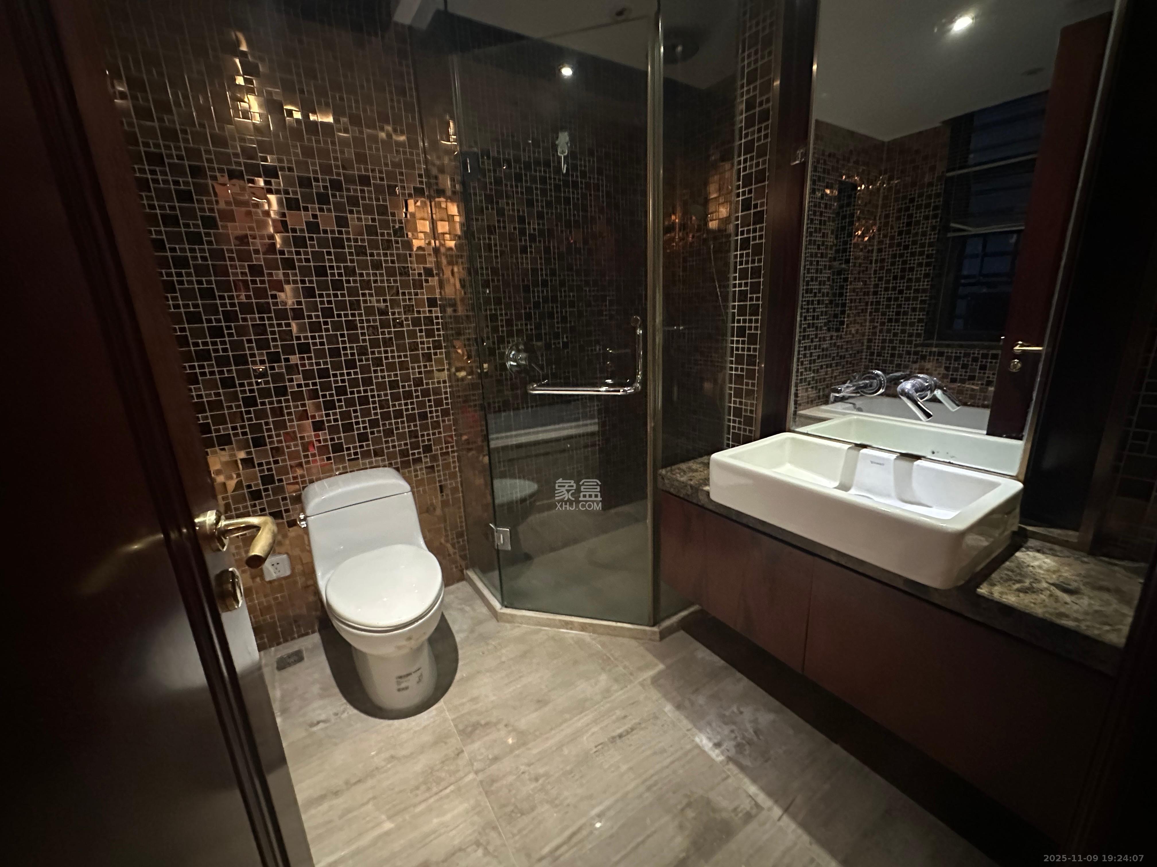 运达中央广场一、二期 3室2厅2卫 8000.0元/月 运达中央广场一、二期 3室2厅2卫 8000.0元/月室内图