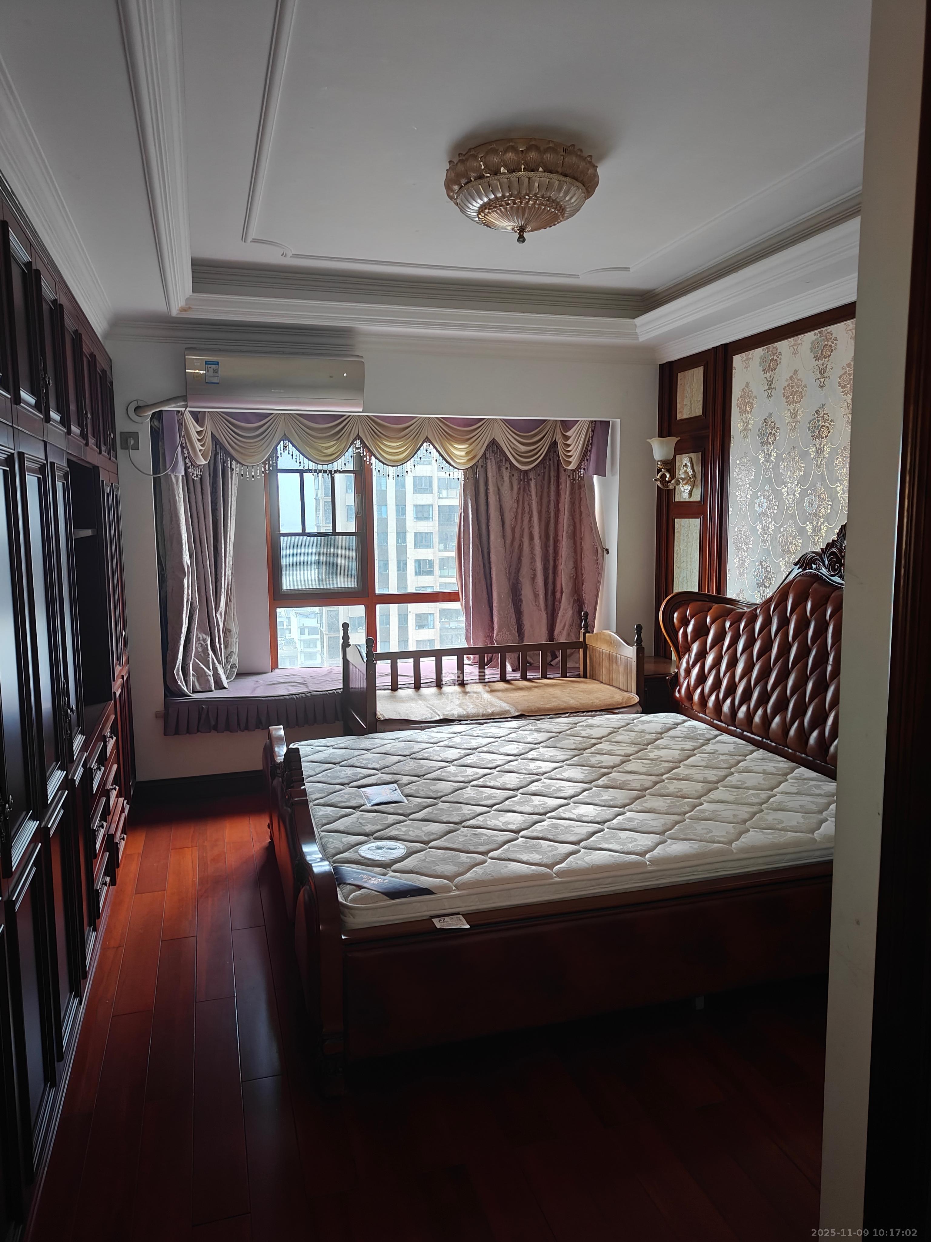 正荣财富中心  3室2厅2卫    2400.0元/月室内图