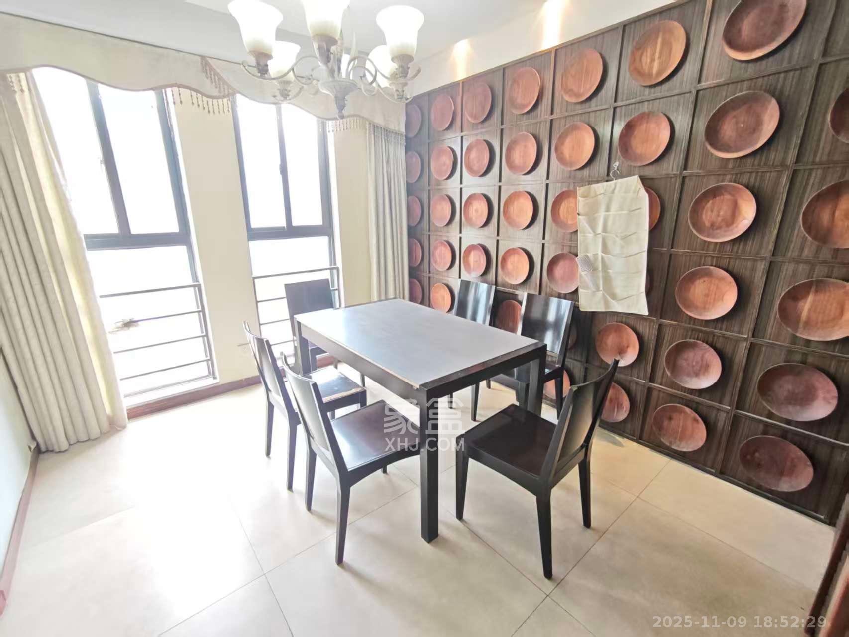 中城丽景香山园 4室2厅2卫 5200.0元/月 中城丽景香山园 4室2厅2卫 5200.0元/月室内图