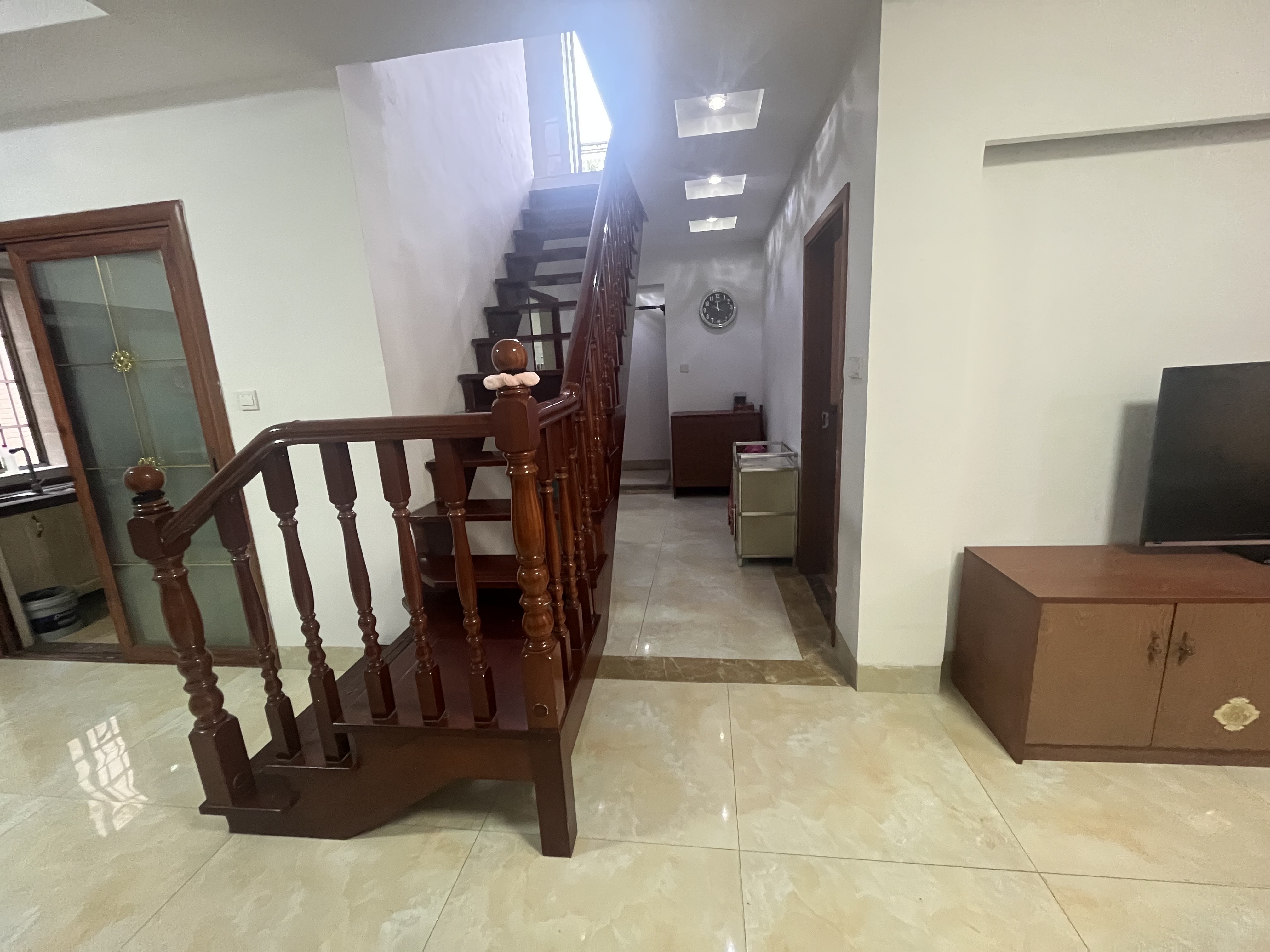 翰林苑  4室2厅3卫    93.8万客厅