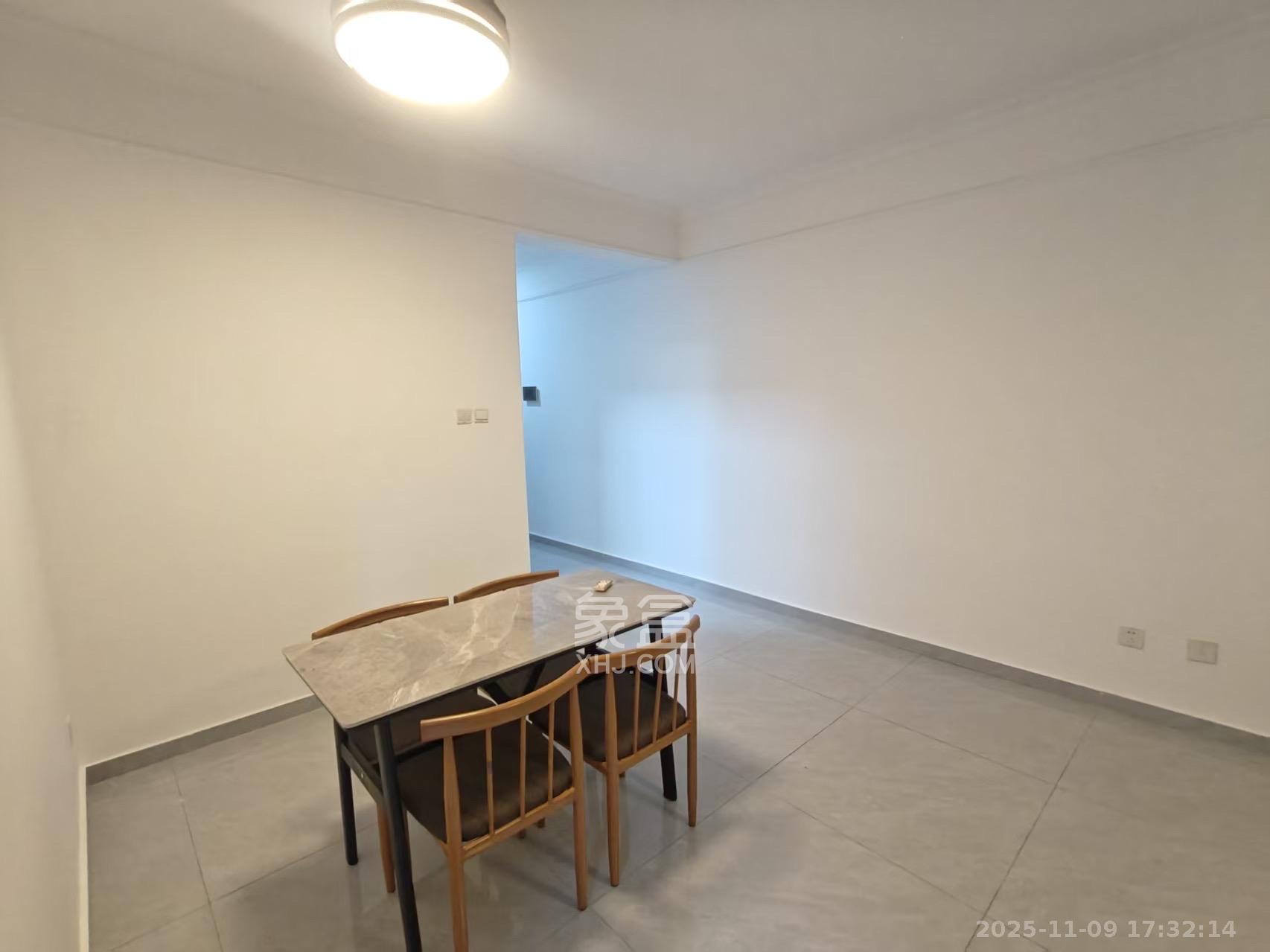 麓谷小镇  3室2厅1卫    2400.0元/月室内图