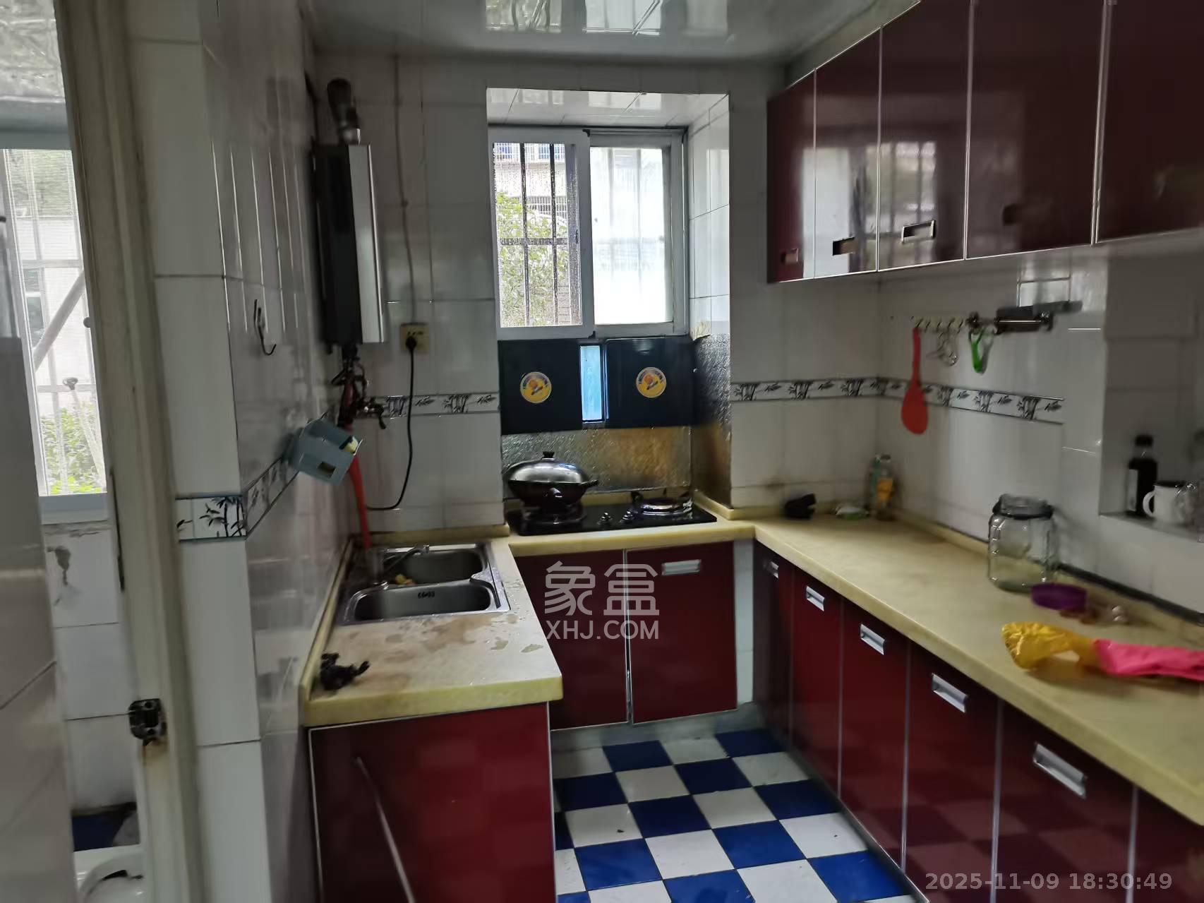 荷花园环卫局单位宿舍  4室2厅1卫    2000.0元/月