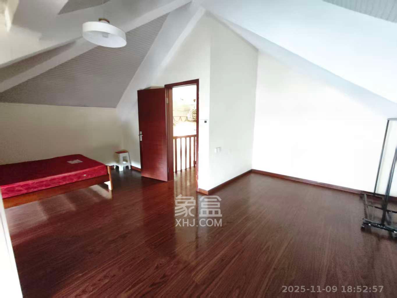 中城丽景香山园  4室2厅2卫    5200.0元/月室内图