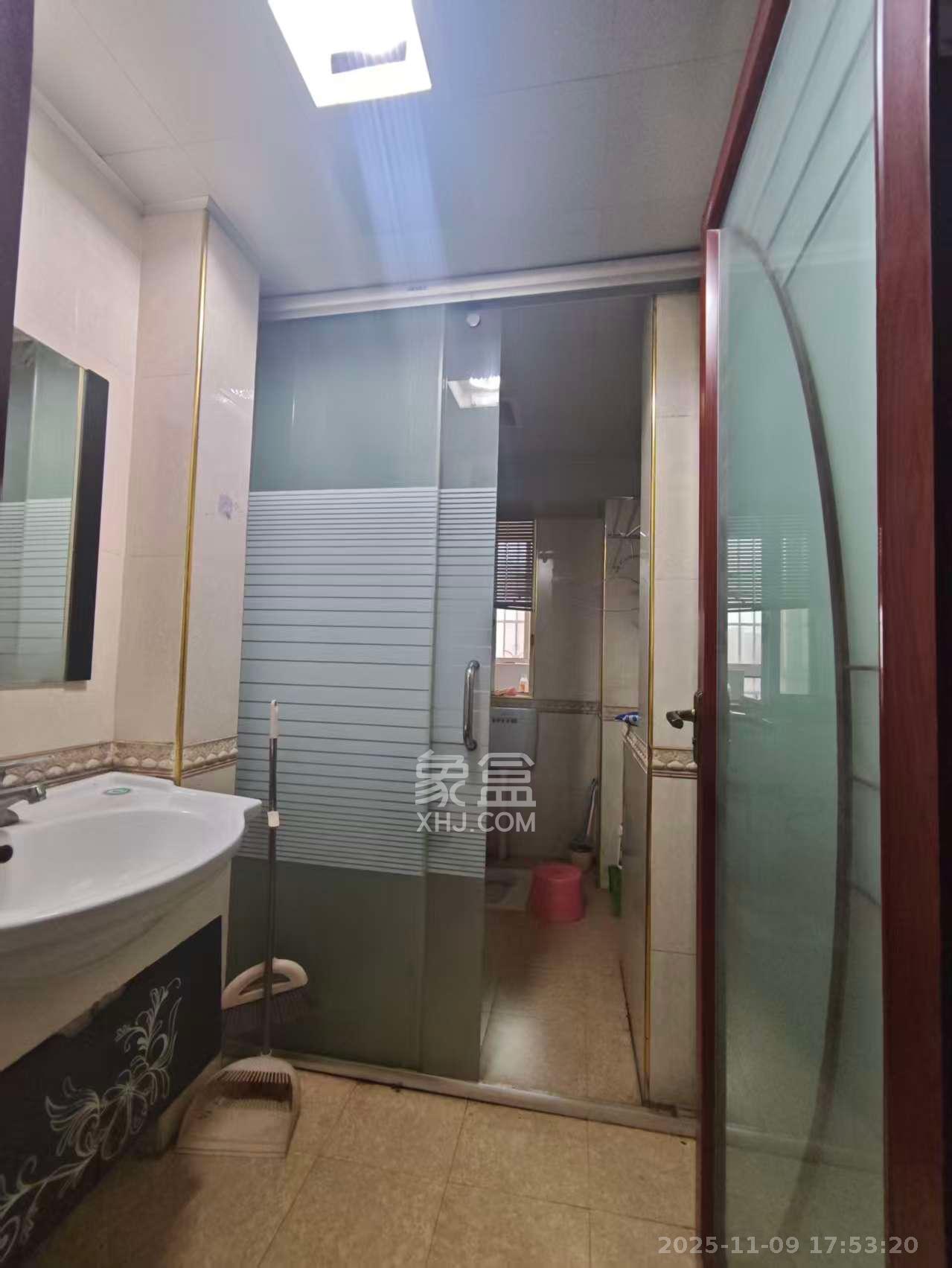 明天一城  3室2厅2卫    1800.0元/月室内图