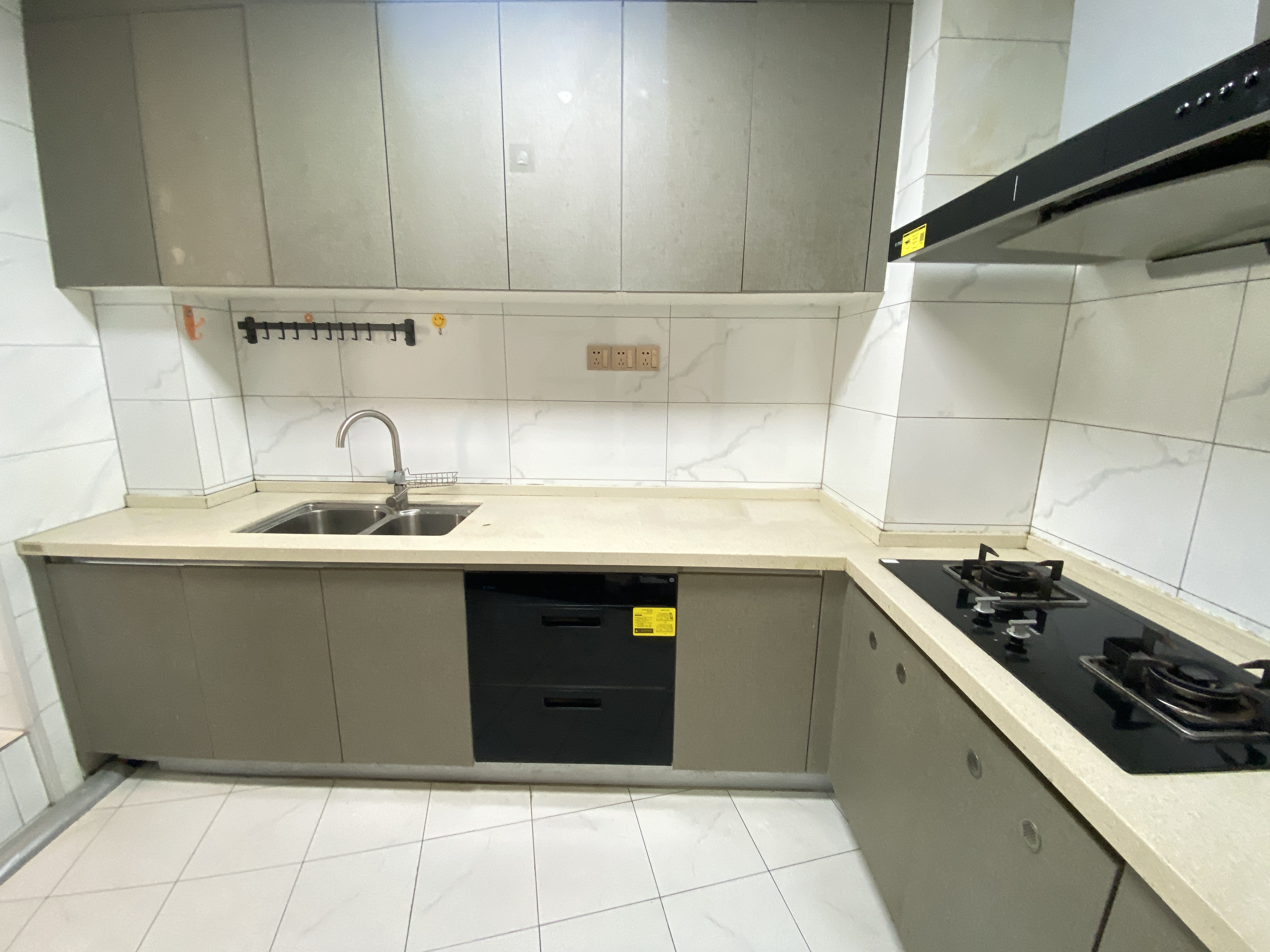 天街华府（海南新天地）  3室2厅2卫    3500.0元/月室内图