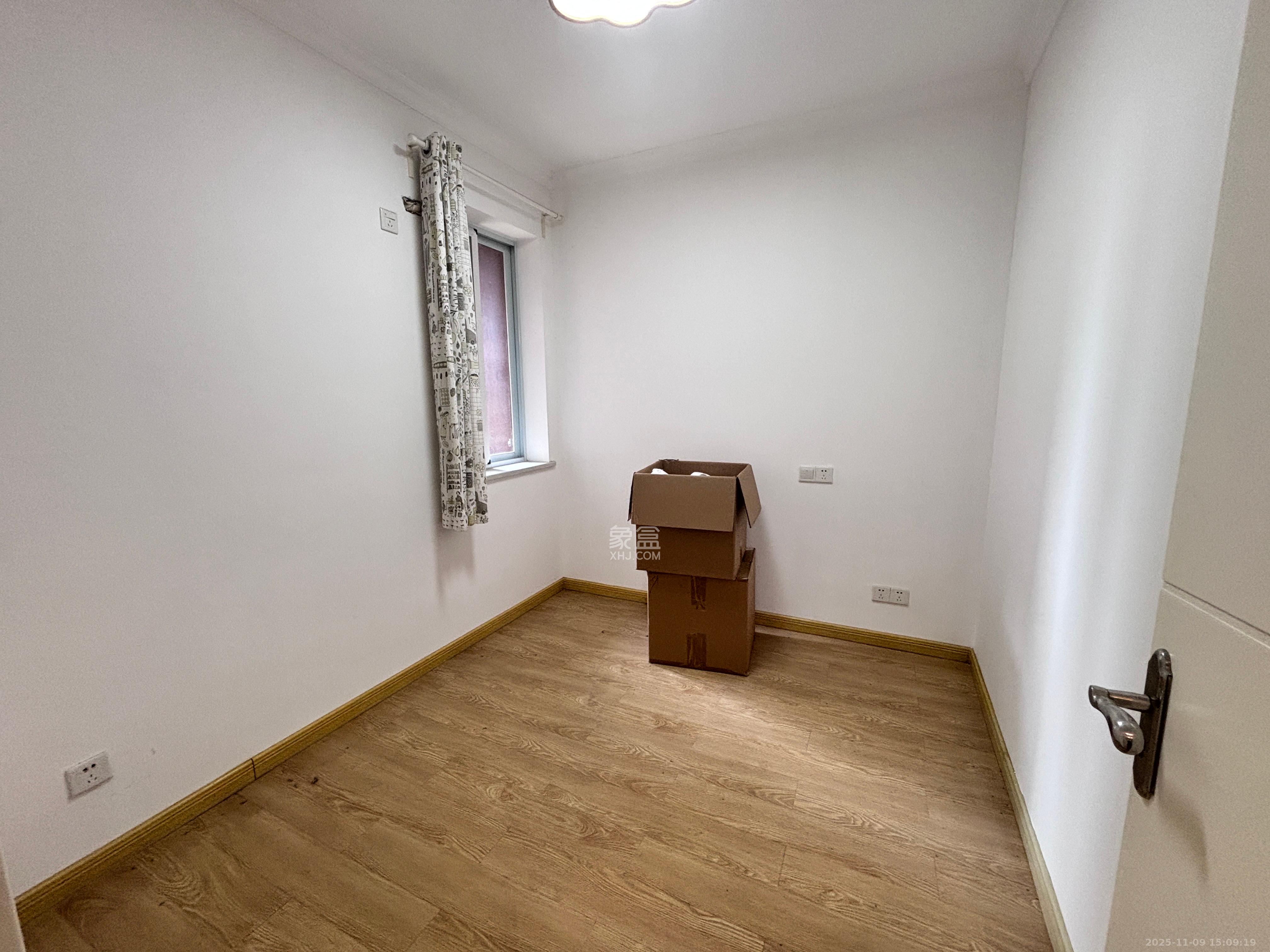 新城国际花都  3室2厅1卫    1600.0元/月室内图