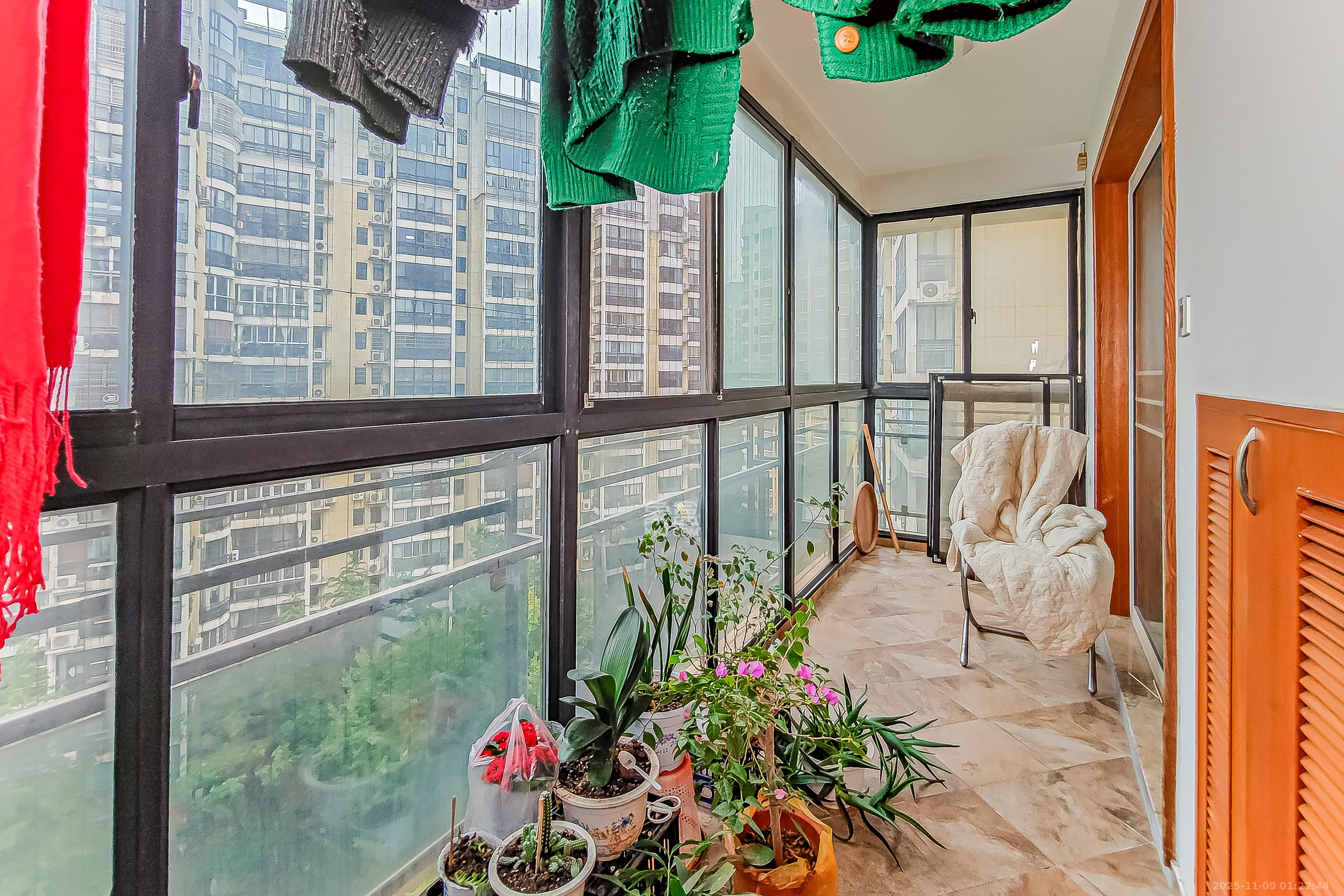 三重星都心  3室2厅2卫    135.0万阳台