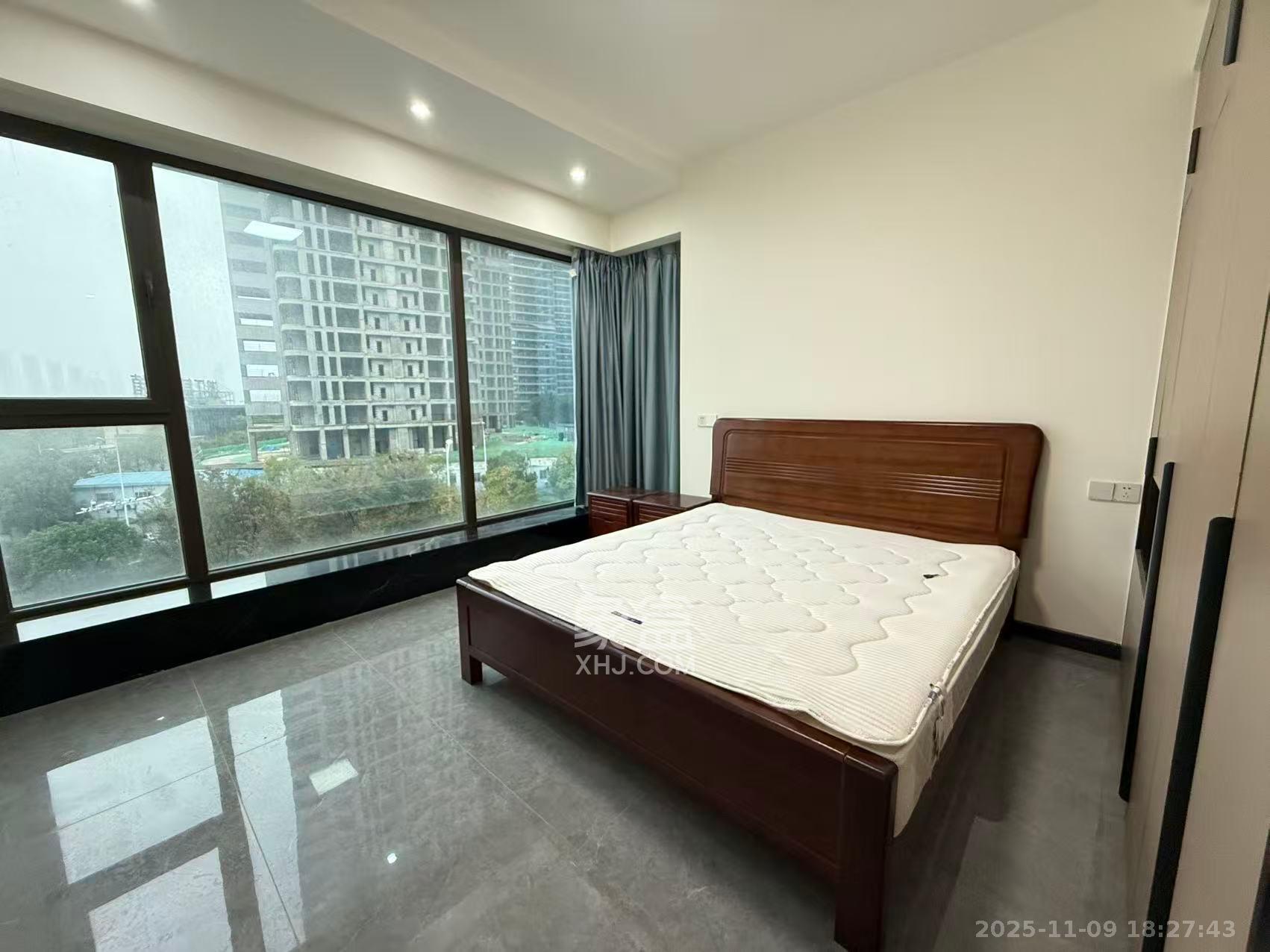 远洋外滩壹号  4室2厅2卫    7500.0元/月