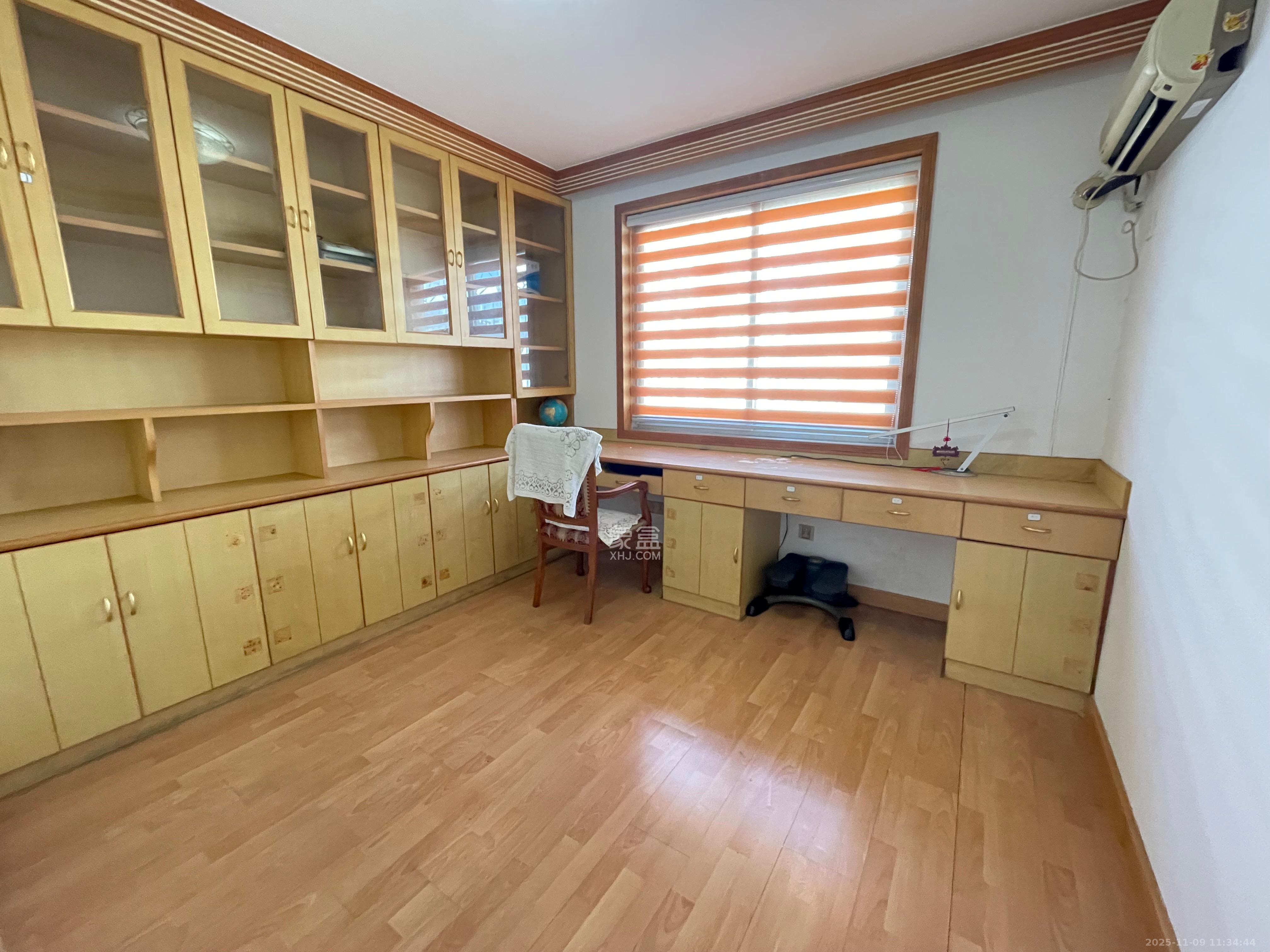 鸿园小区  4室2厅1卫    2800.0元/月室内图