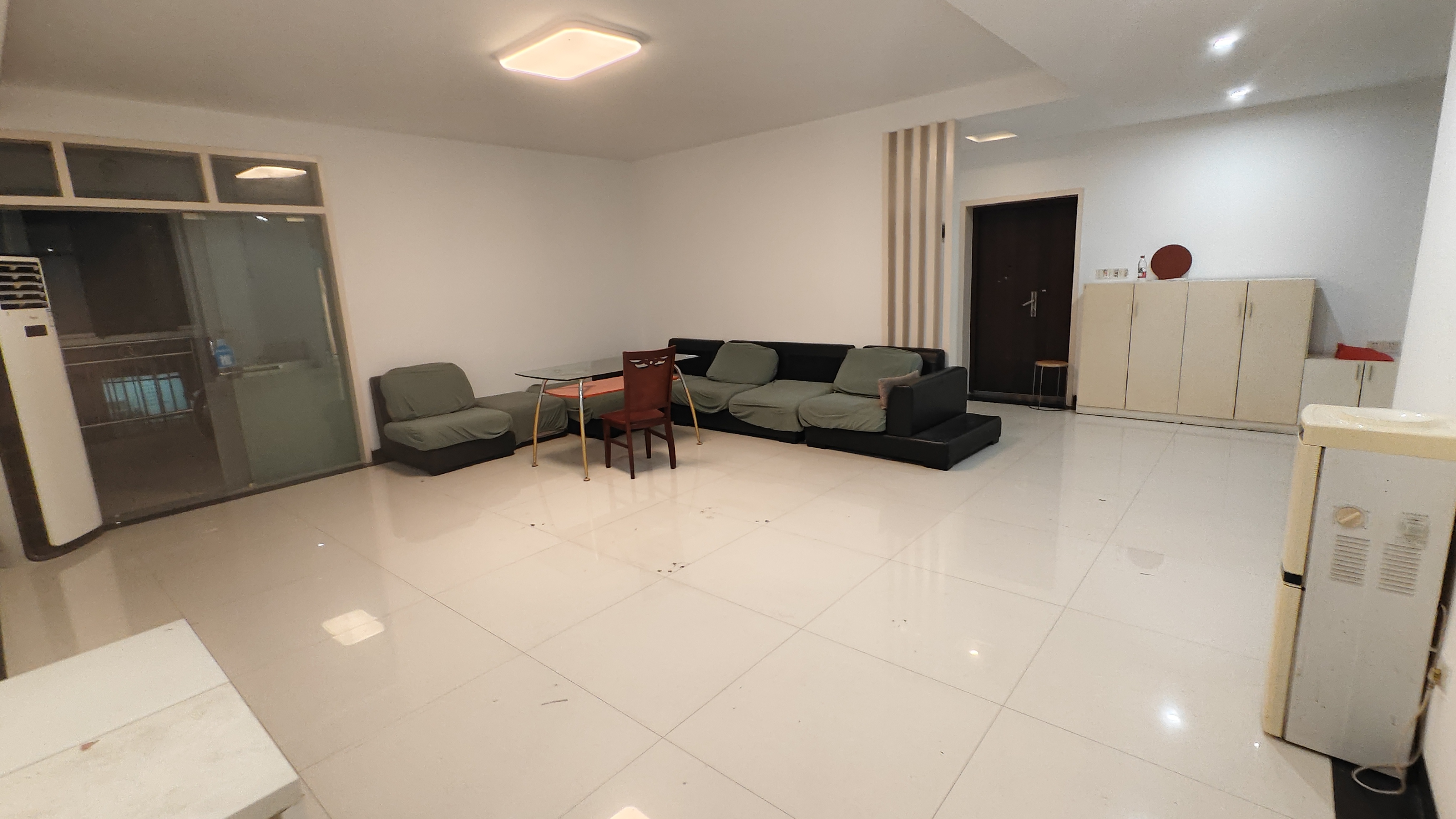 龙泉国际  4室2厅1卫    2200.0元/月