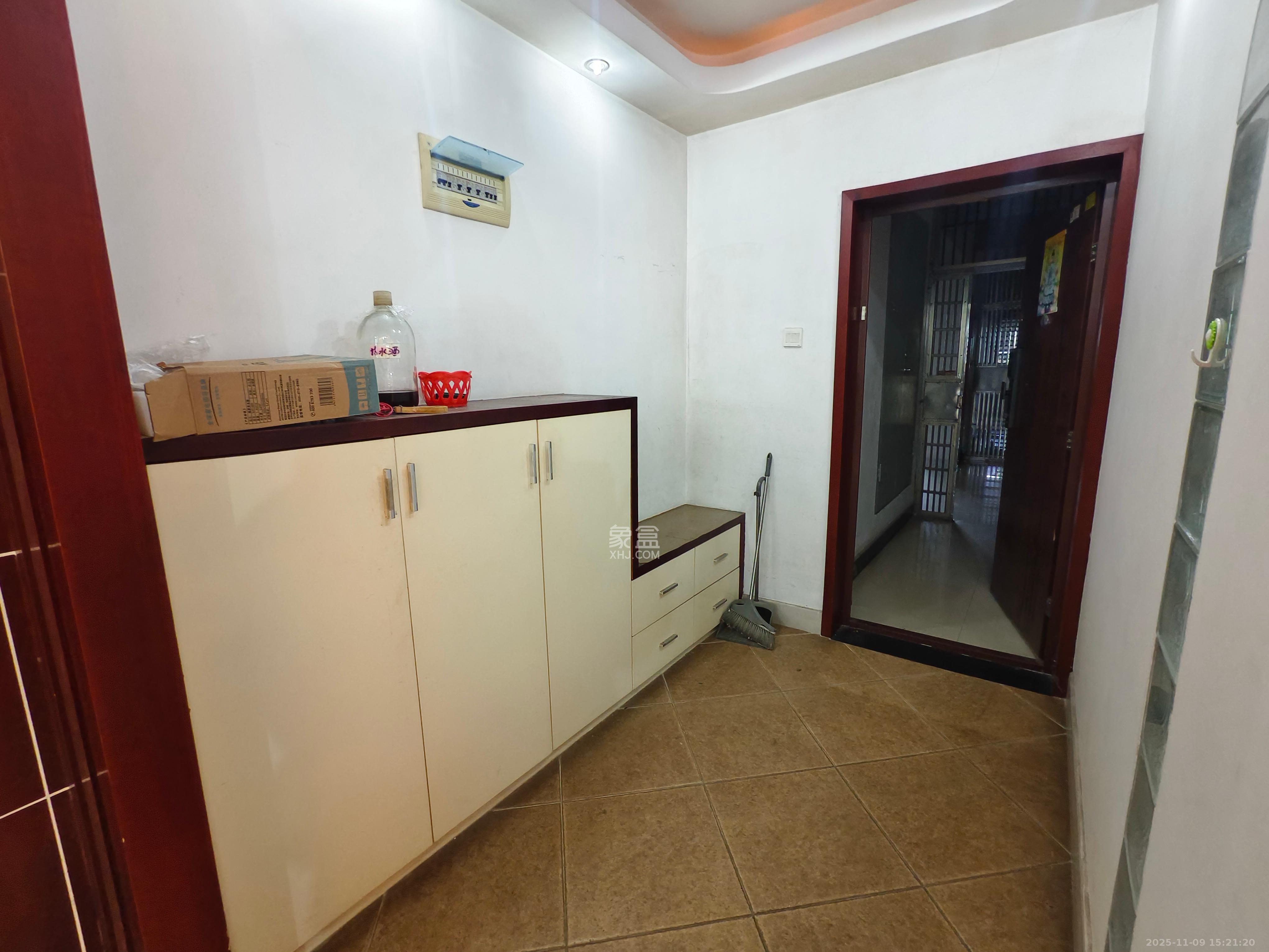 阳光100一期、四五期  4室2厅2卫    2800.0元/月室内图