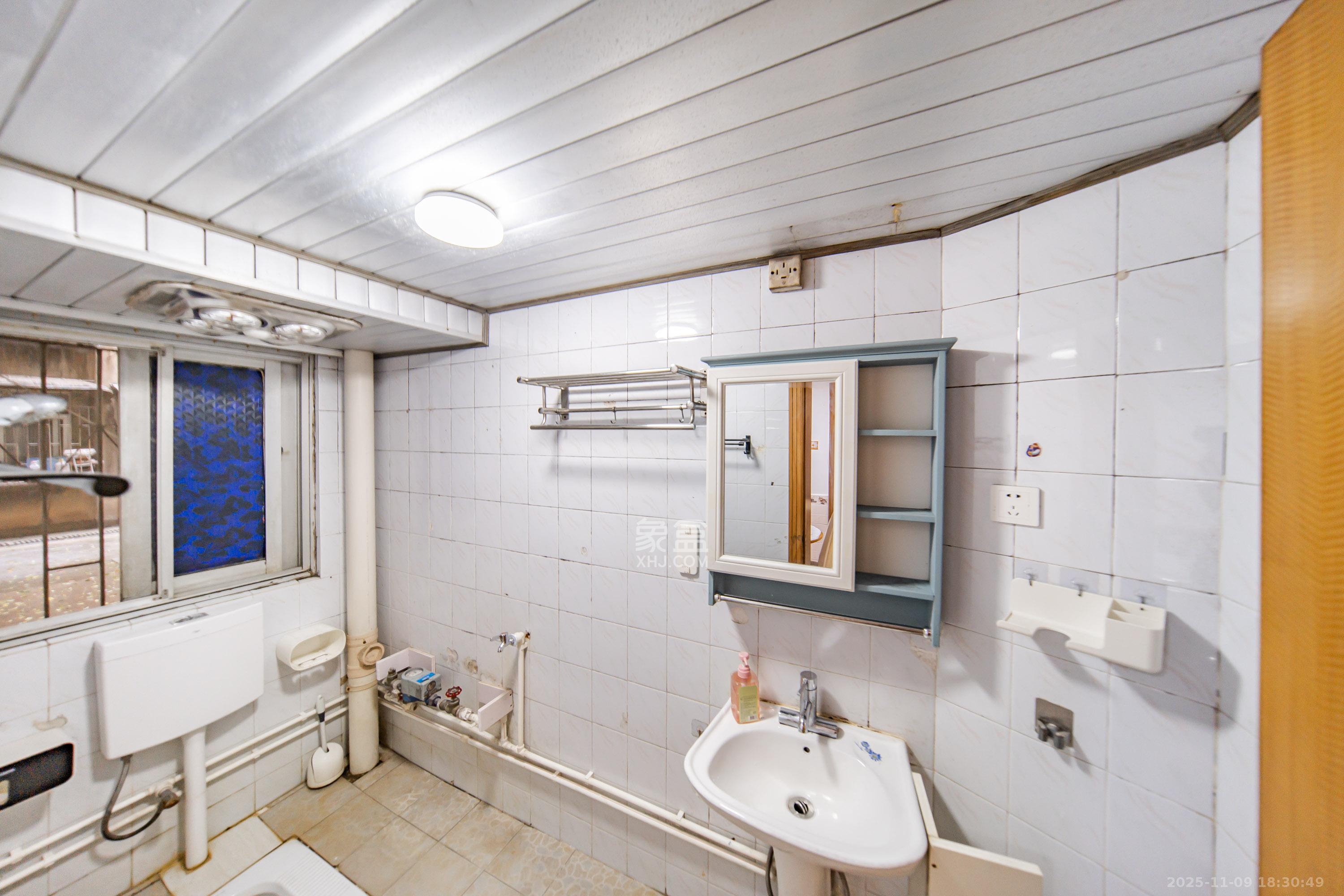 长沙师范教职工宿舍  2室1厅1卫    62.0万卫生间