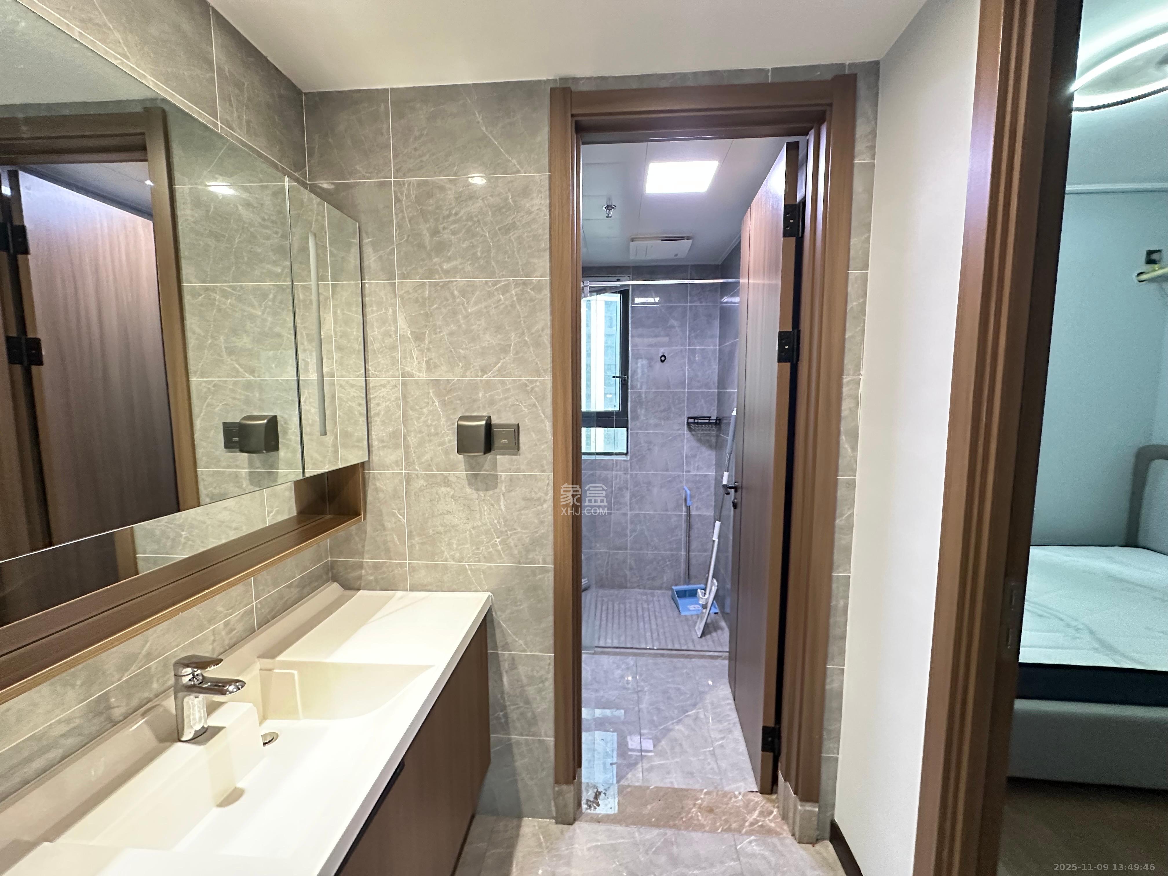 卓越中寰 4室2厅2卫 5800.0元/月 卓越中寰 4室2厅2卫 5800.0元/月室内图