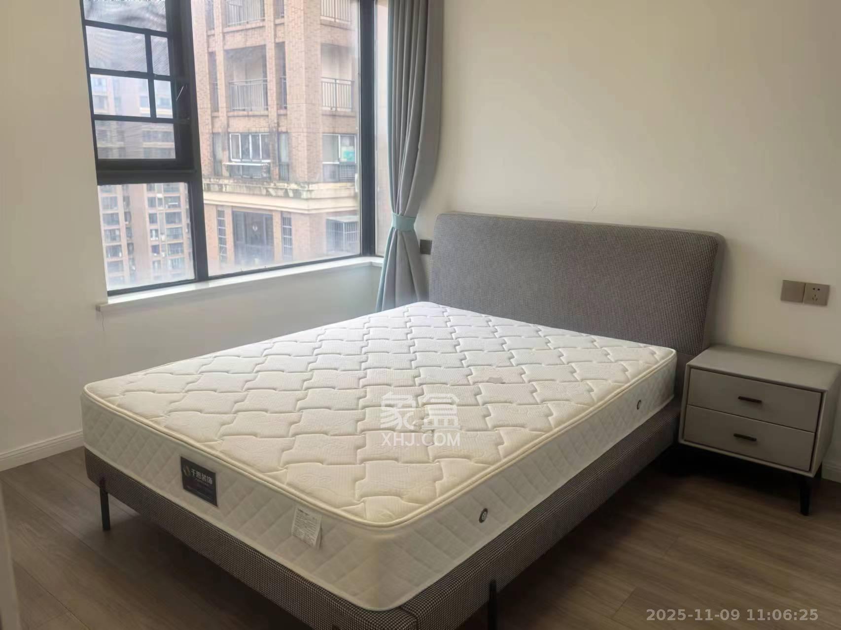 三一街区  3室2厅2卫    2600.0元/月室内图