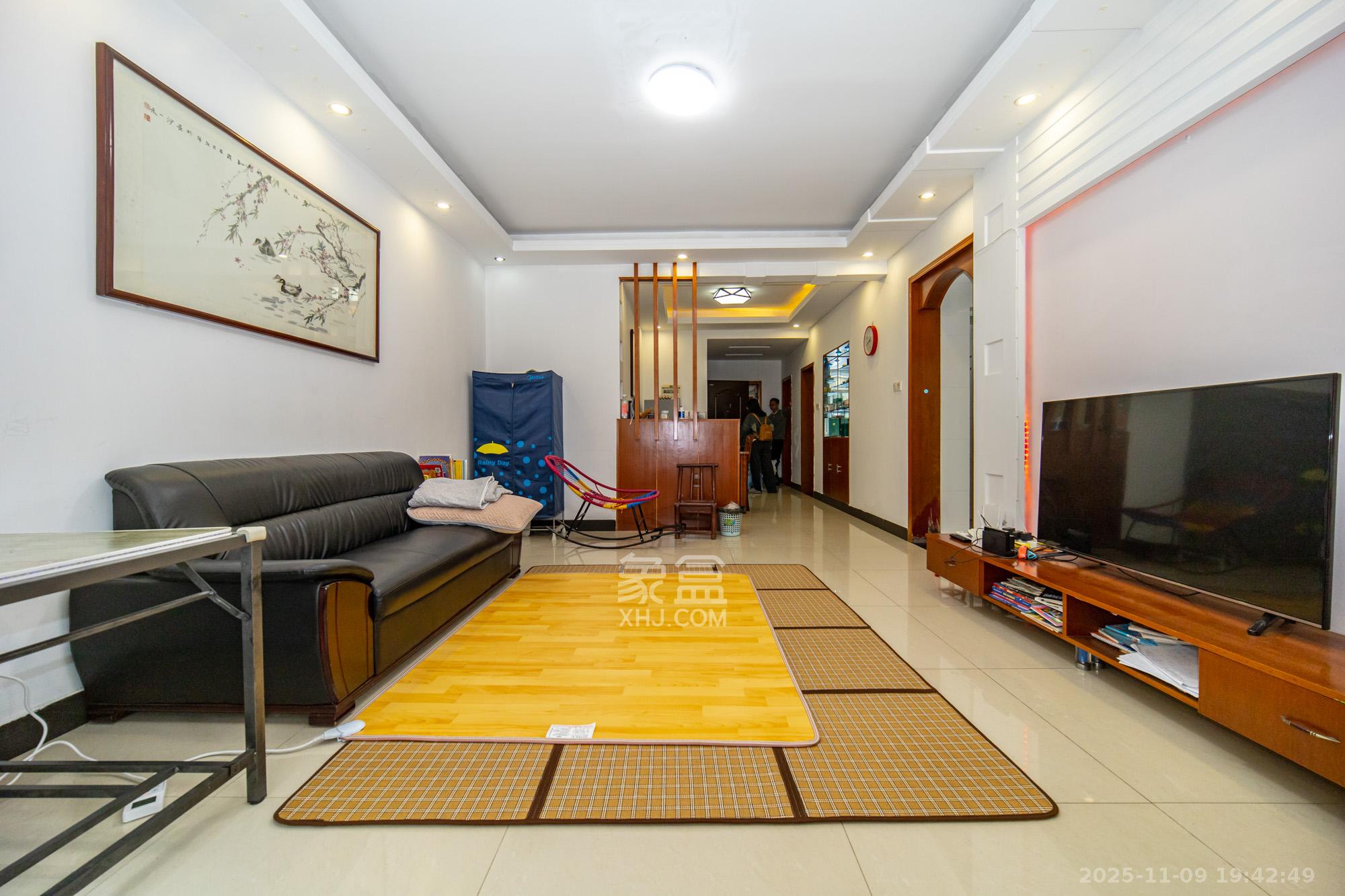 楚天家园 3室2厅2卫 59.8万 楚天家园 3室2厅2卫 59.8万客厅