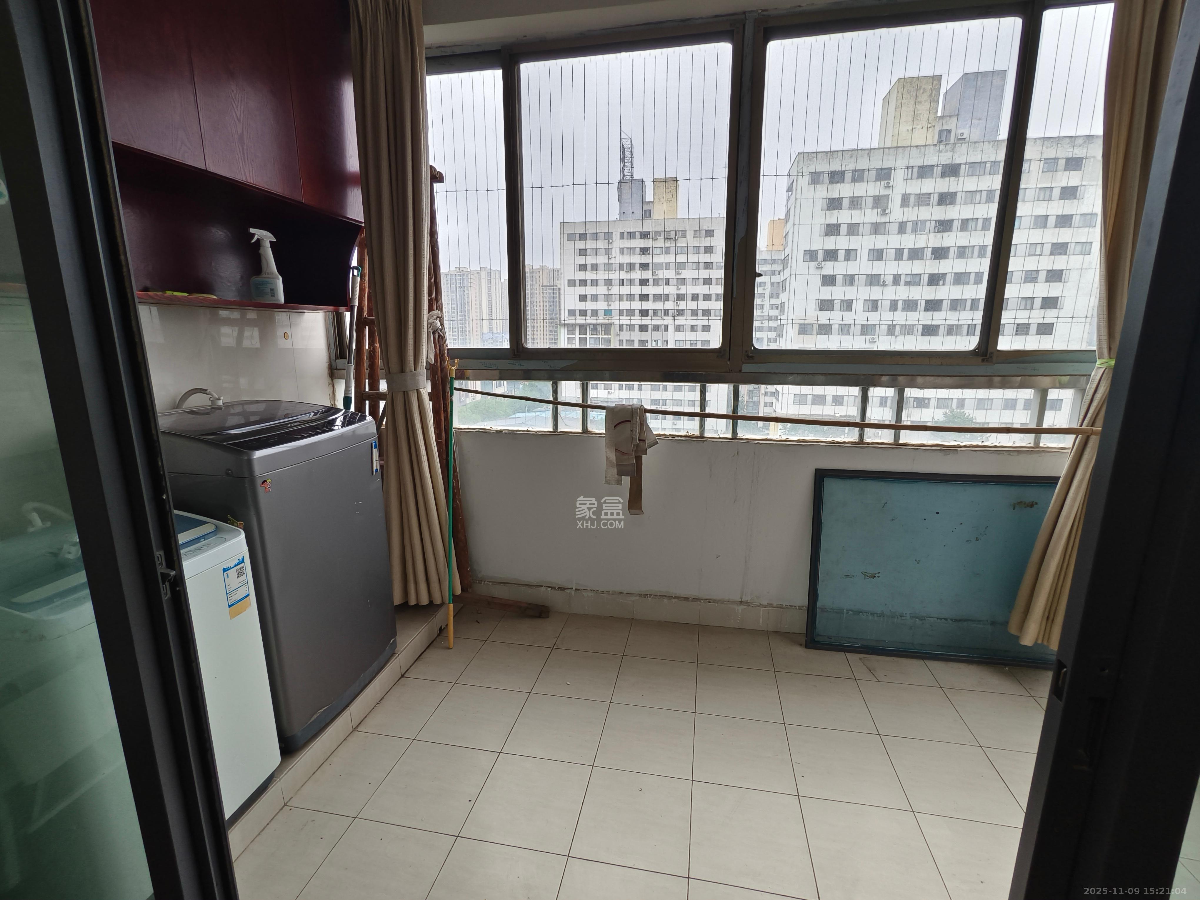 阳光100一期、四五期 4室2厅2卫 2800.0元/月 阳光100一期、四五期 4室2厅2卫 2800.0元/月室内图