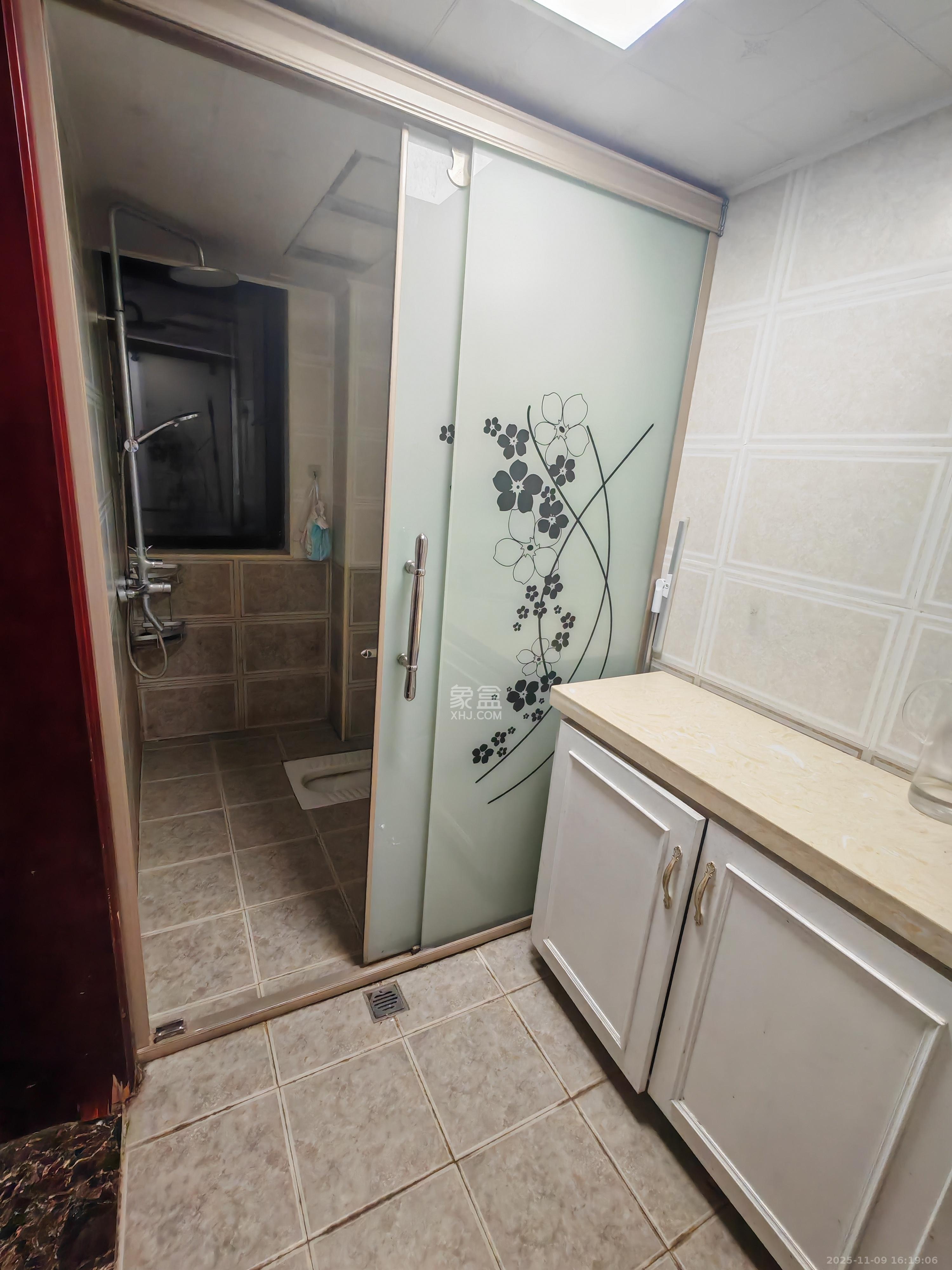 中冶中央公园  3室2厅1卫    2500.0元/月室内图