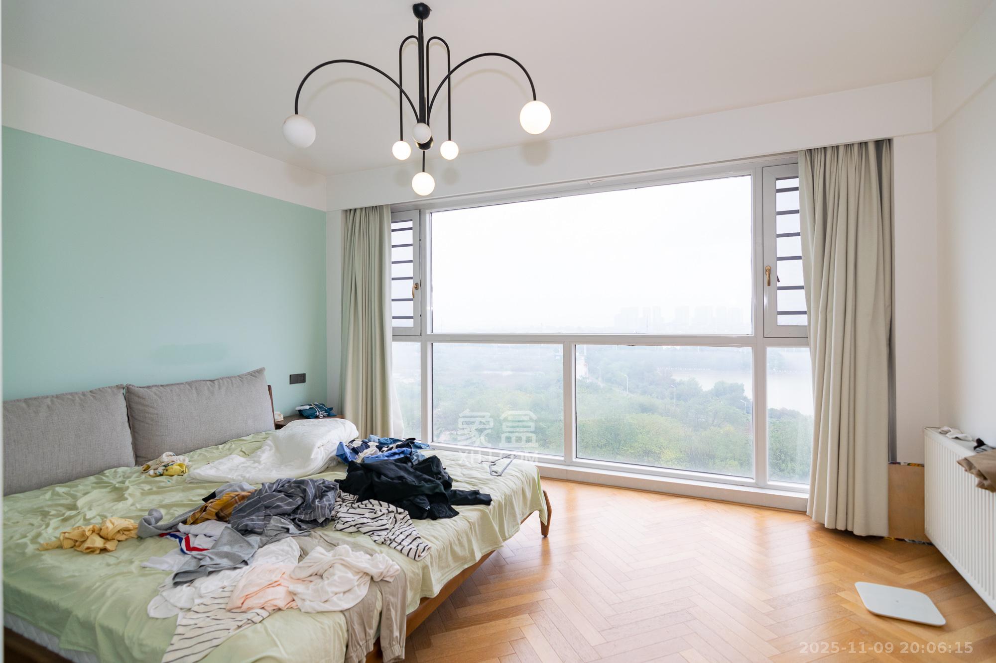 丽景华庭  4室2厅2卫    110.0万卧室