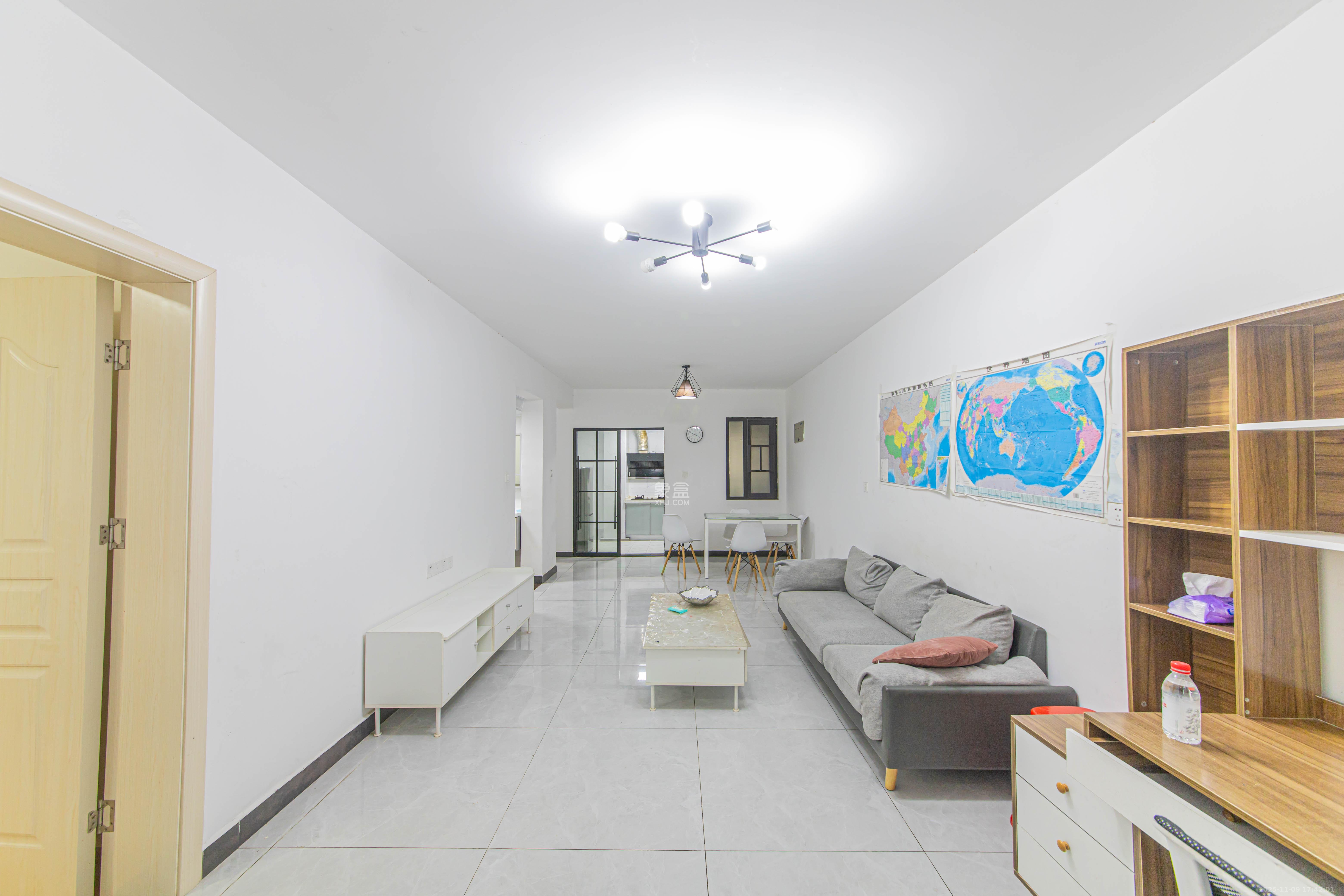 北辰中央公园C区  3室2厅2卫    70.0万客厅