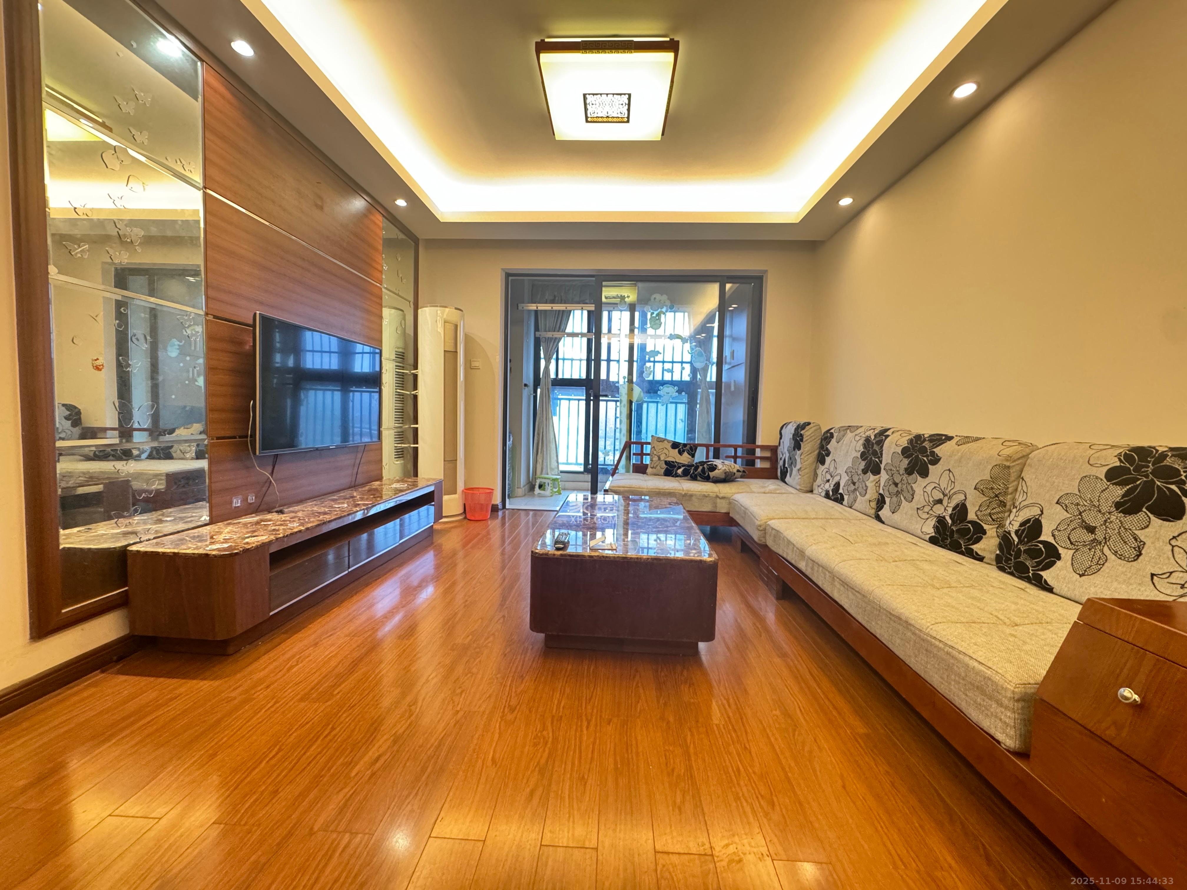 万科城  2室2厅1卫    2200.0元/月