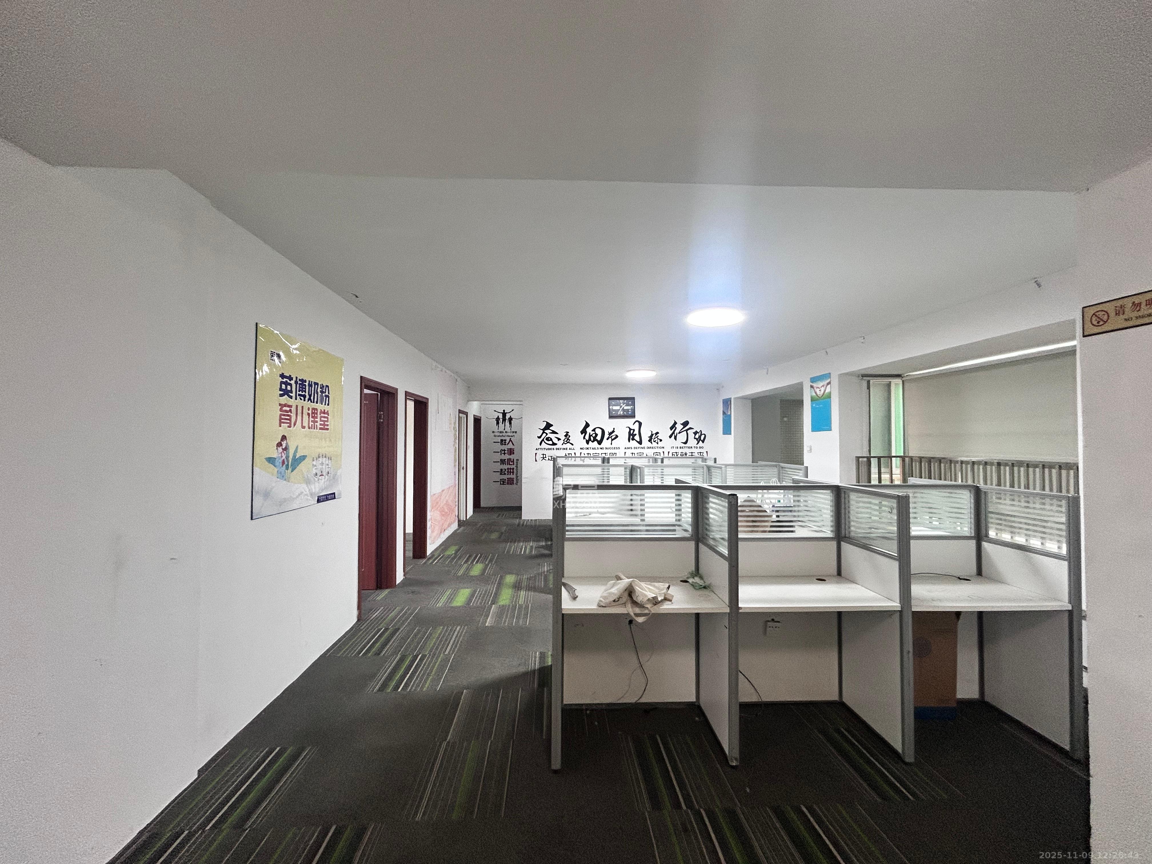 新城新世界一二三期  4室2厅2卫    3000.0元/月