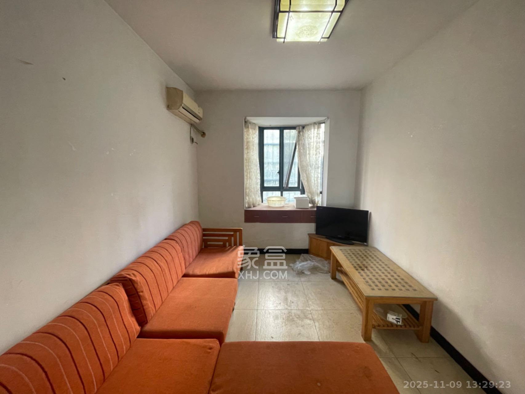 天城尚品  2室2厅1卫    1800.0元/月