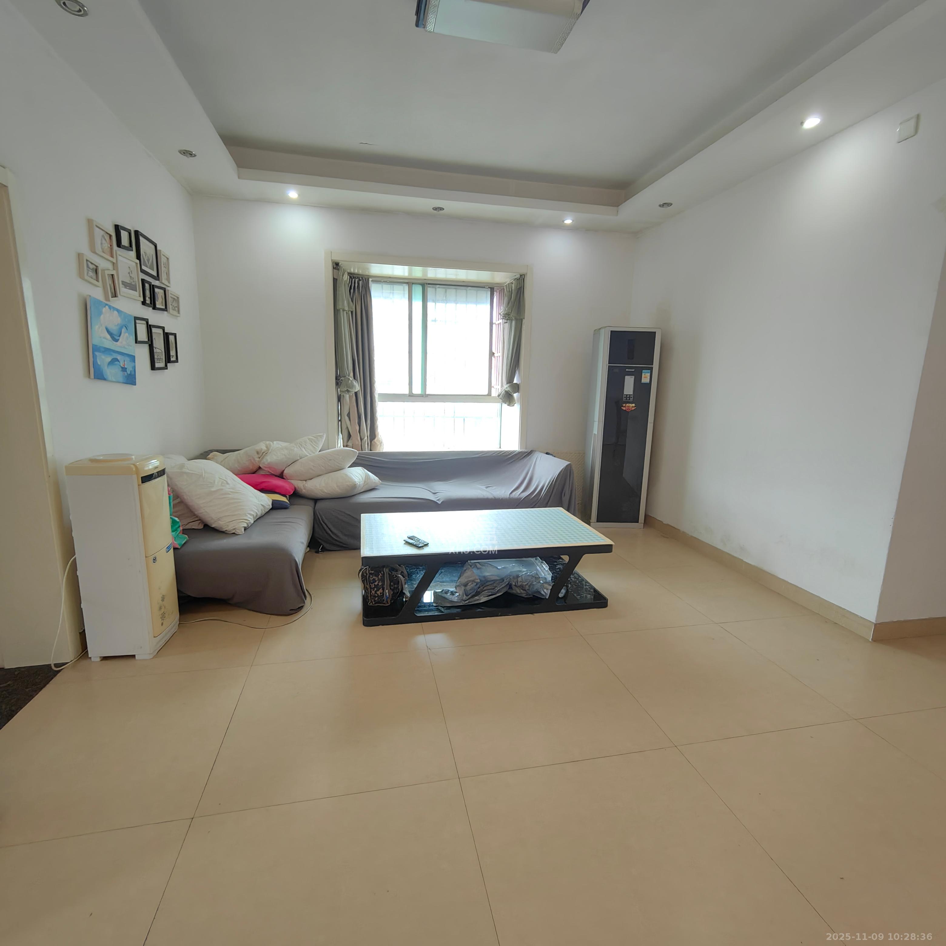 中南汽车世界  3室2厅1卫    1200.0元/月