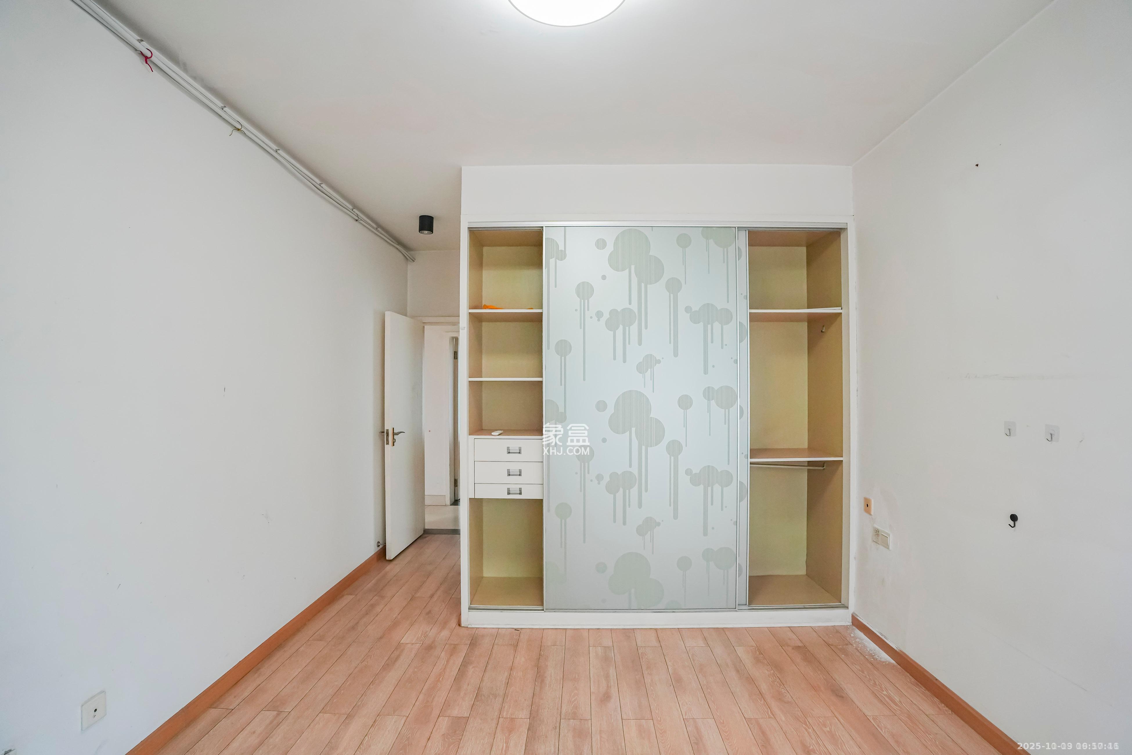 天健芙蓉盛世一期  4室2厅1卫    3500.0元/月室内图