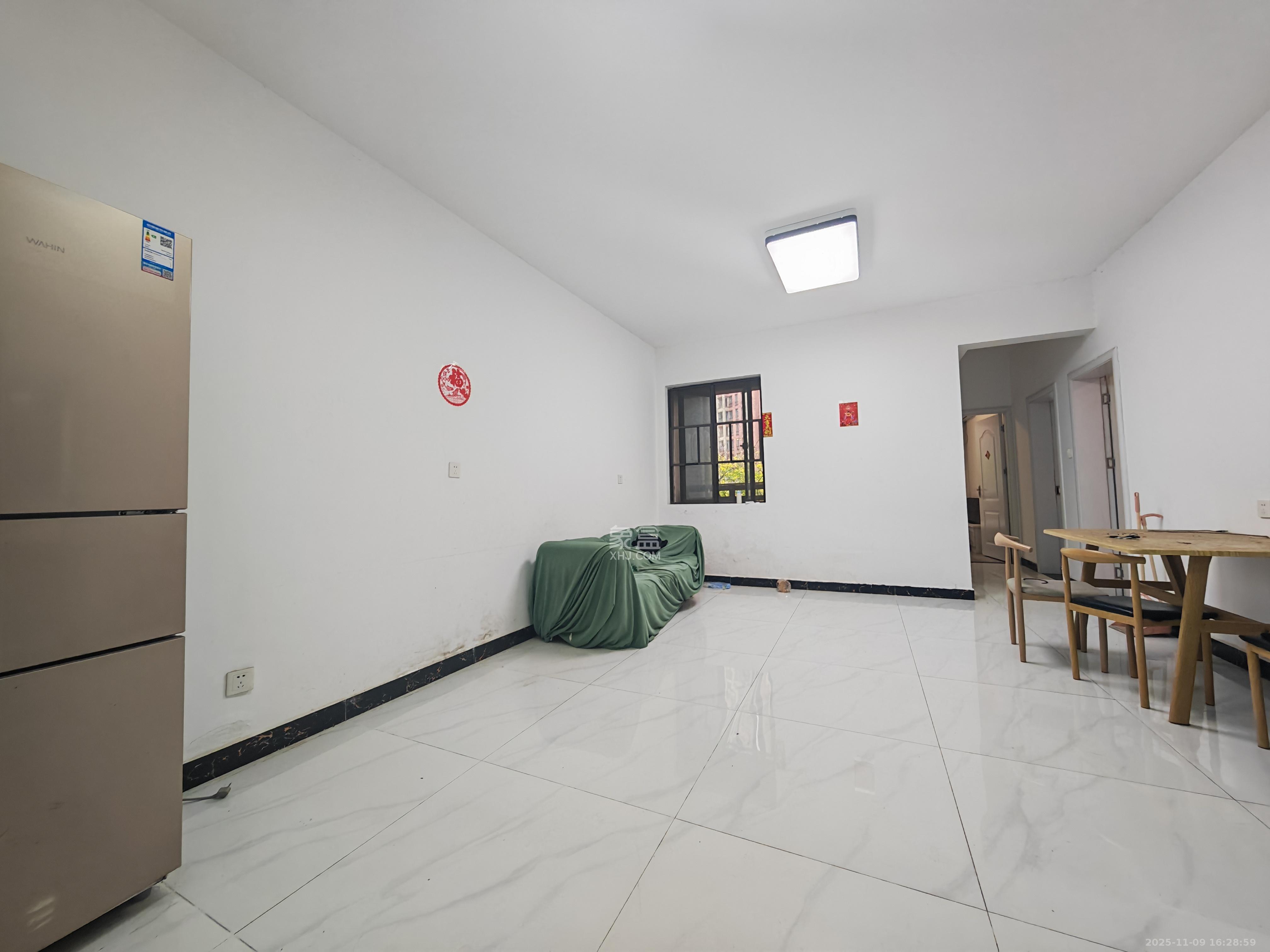 绿地海外滩一期  1室0厅0卫    1800.0元/月