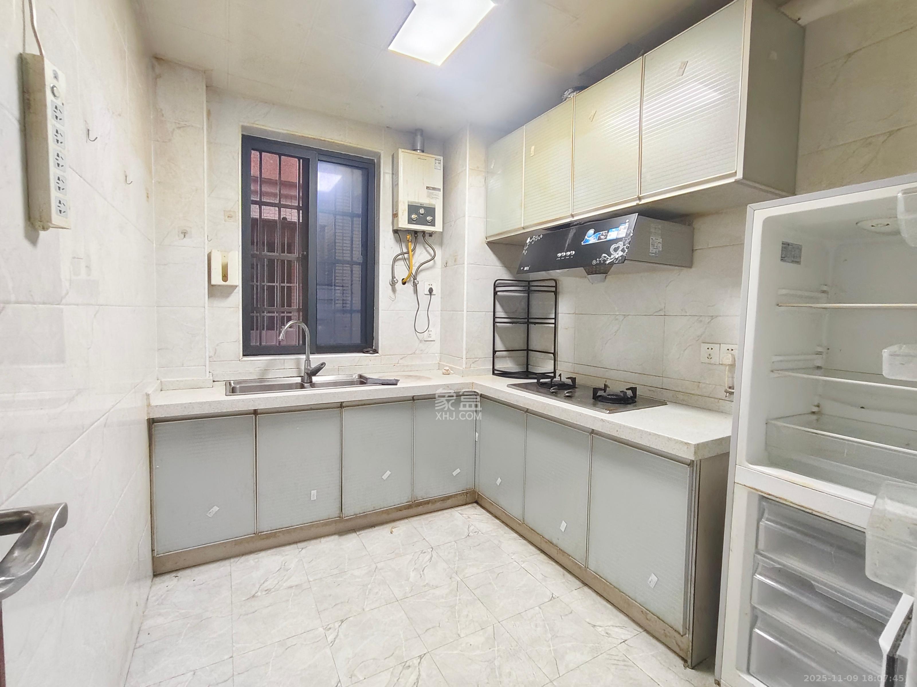 古汉国际广场  3室2厅1卫    2500.0元/月室内图